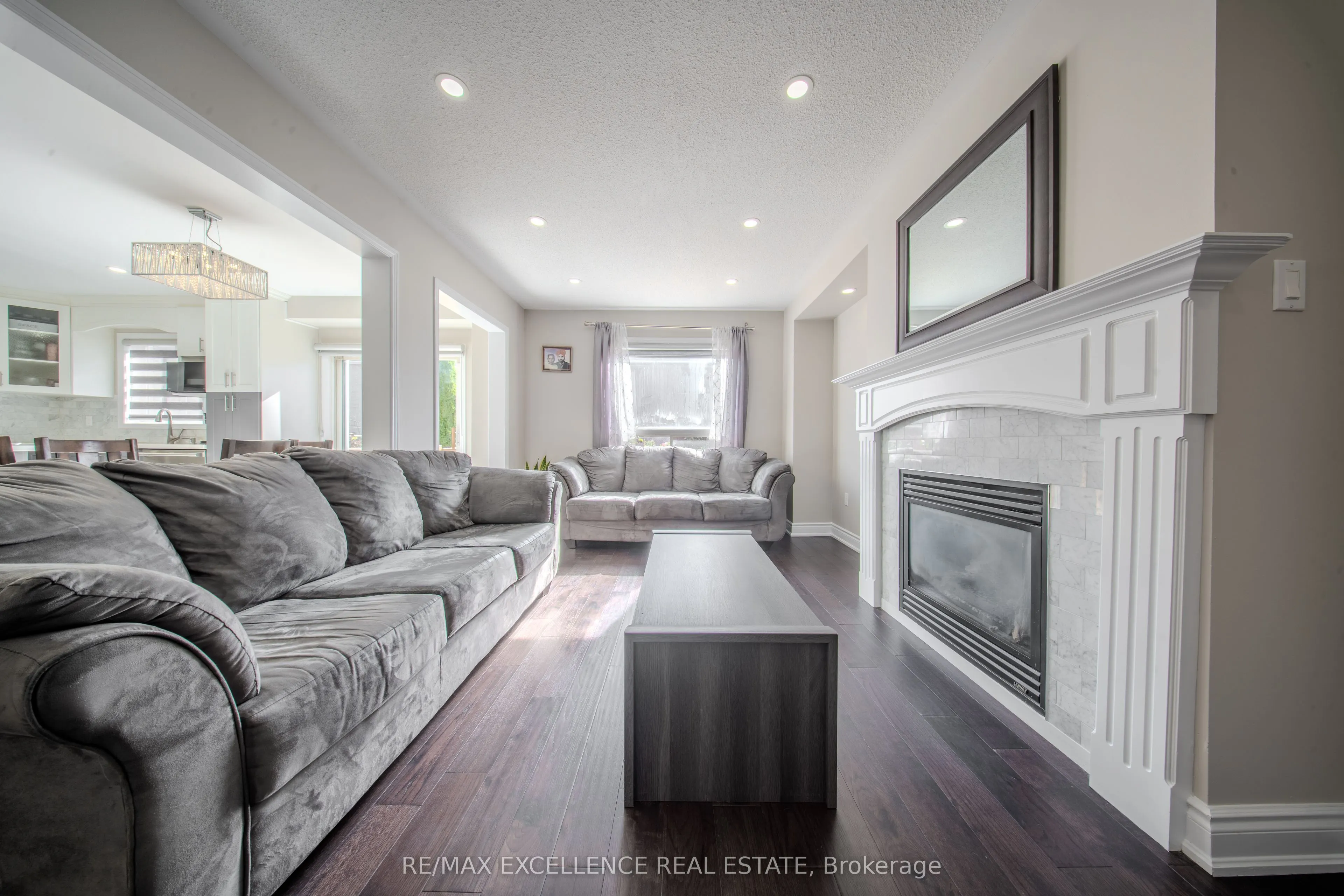 111 River Rock Crescent