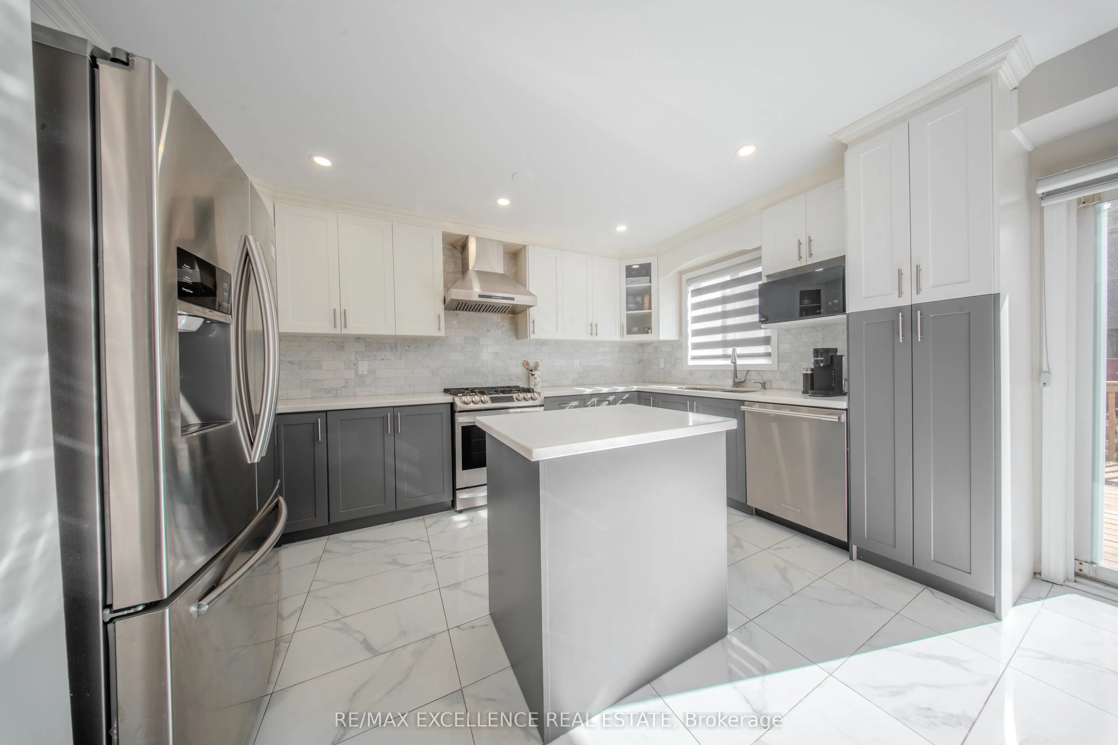 111 River Rock Crescent