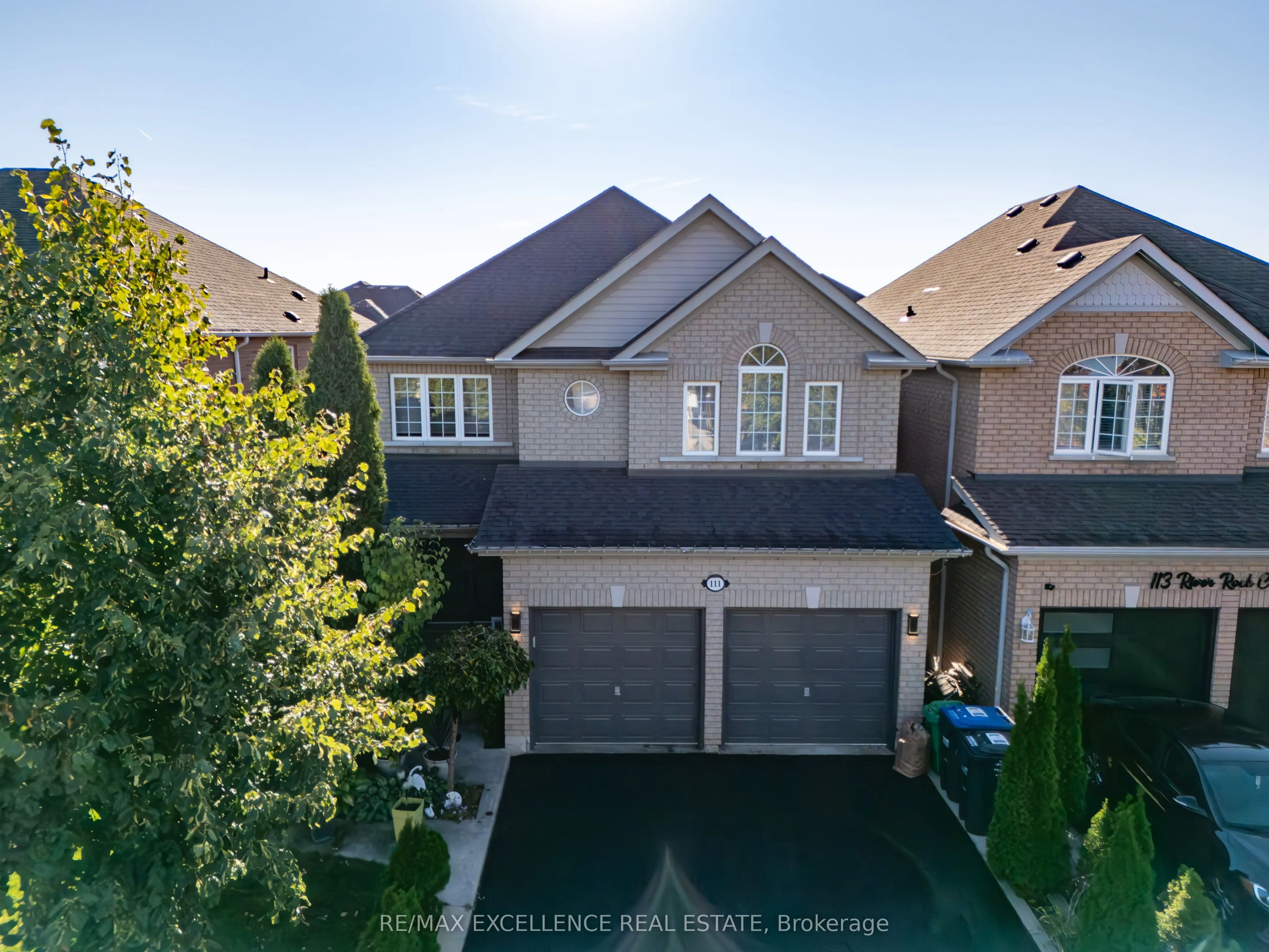 111 River Rock Crescent