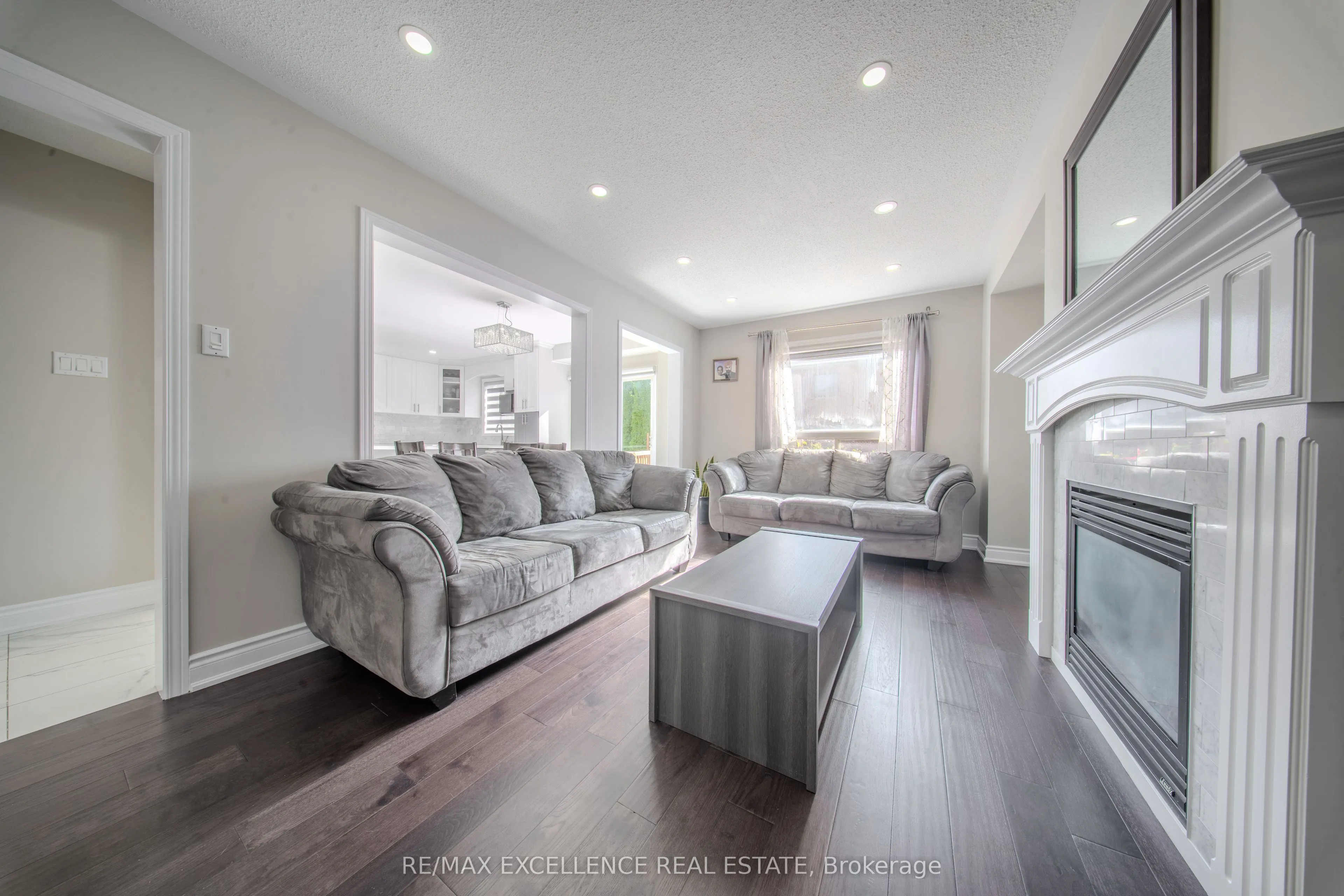 111 River Rock Crescent
