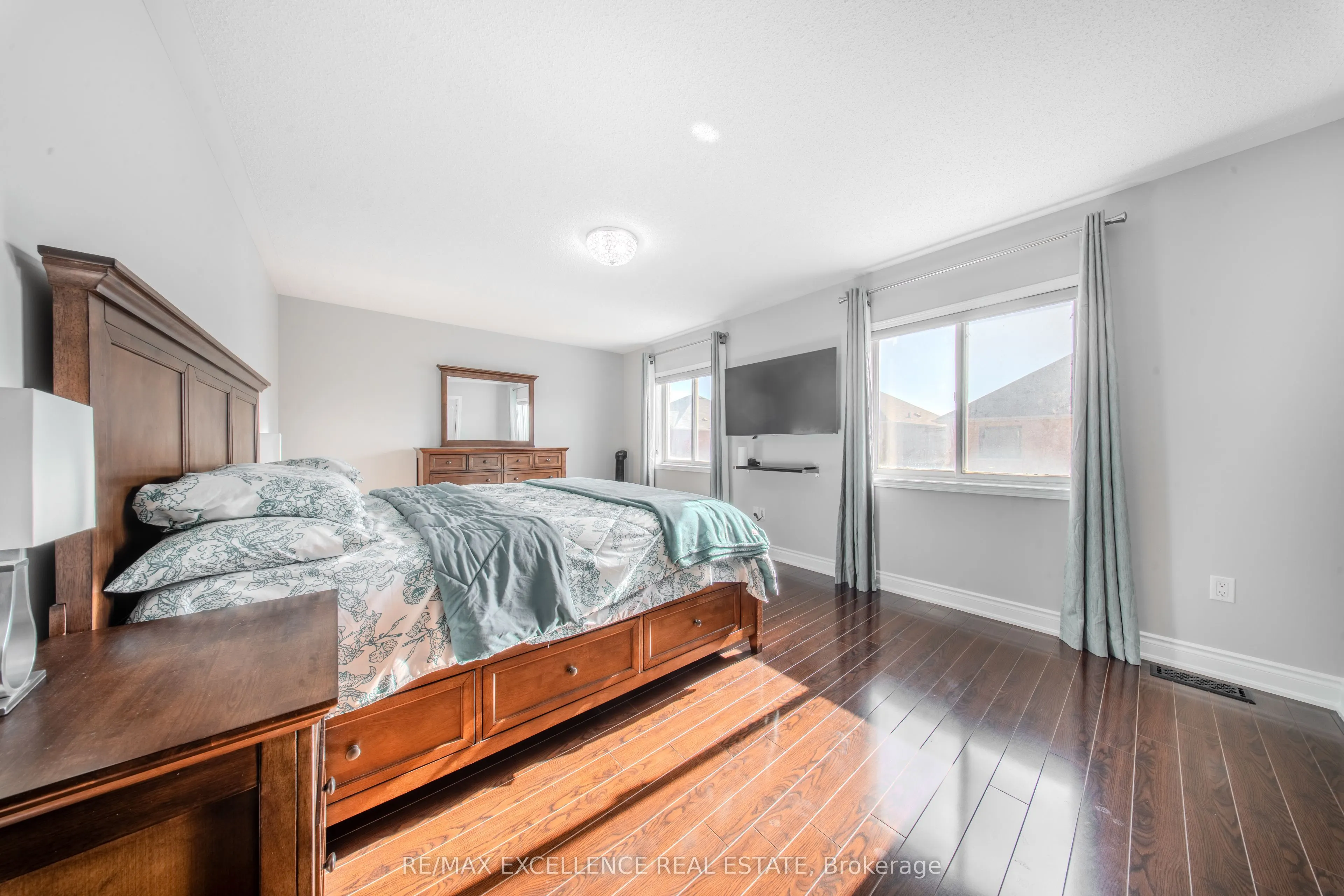 111 River Rock Crescent