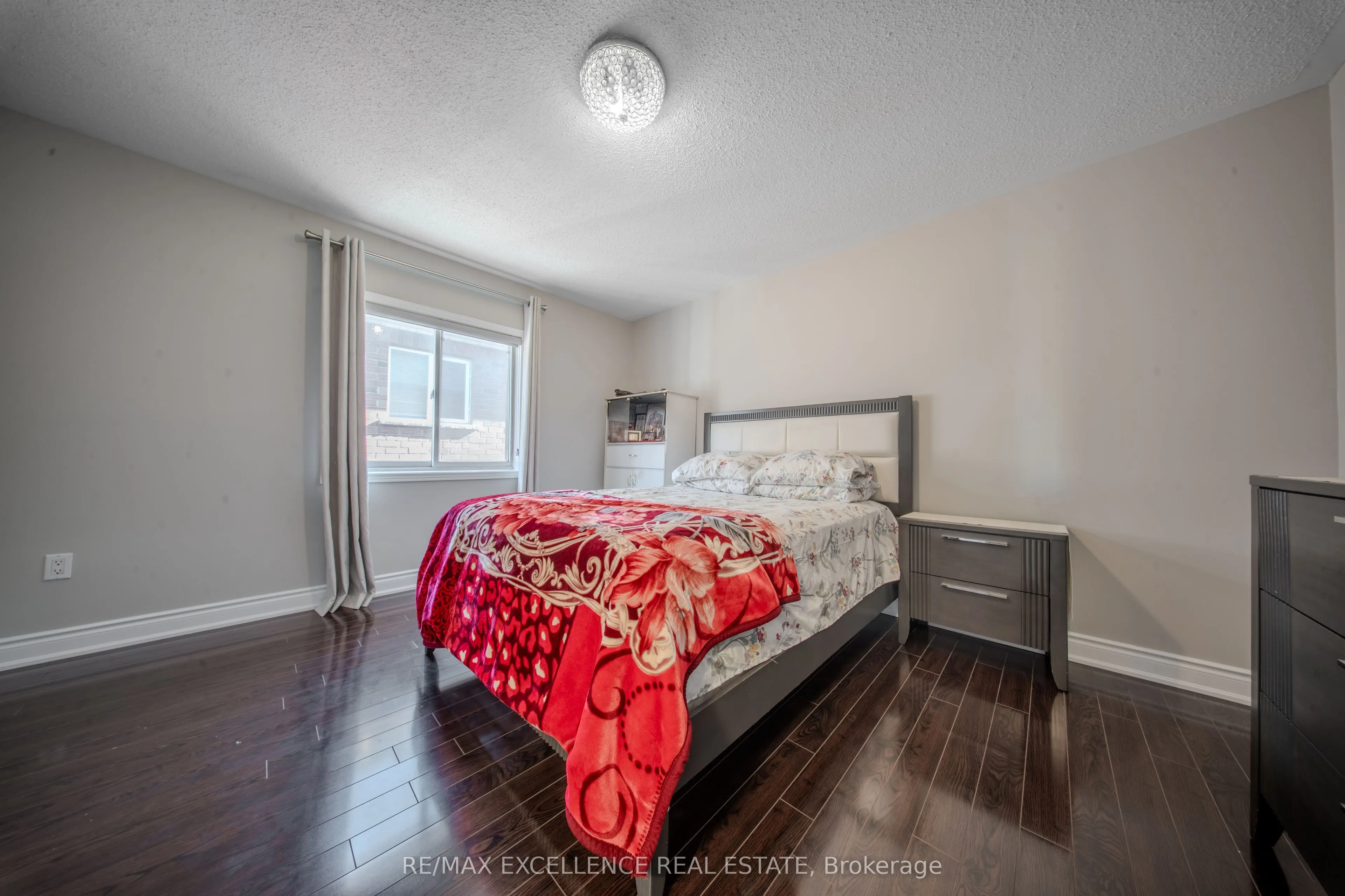 111 River Rock Crescent