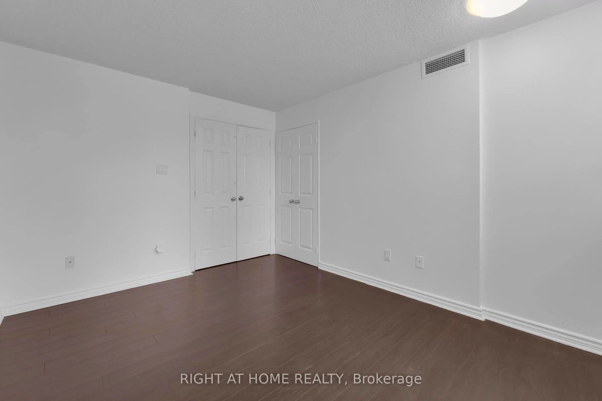 3650 Kaneff Crescent, #205