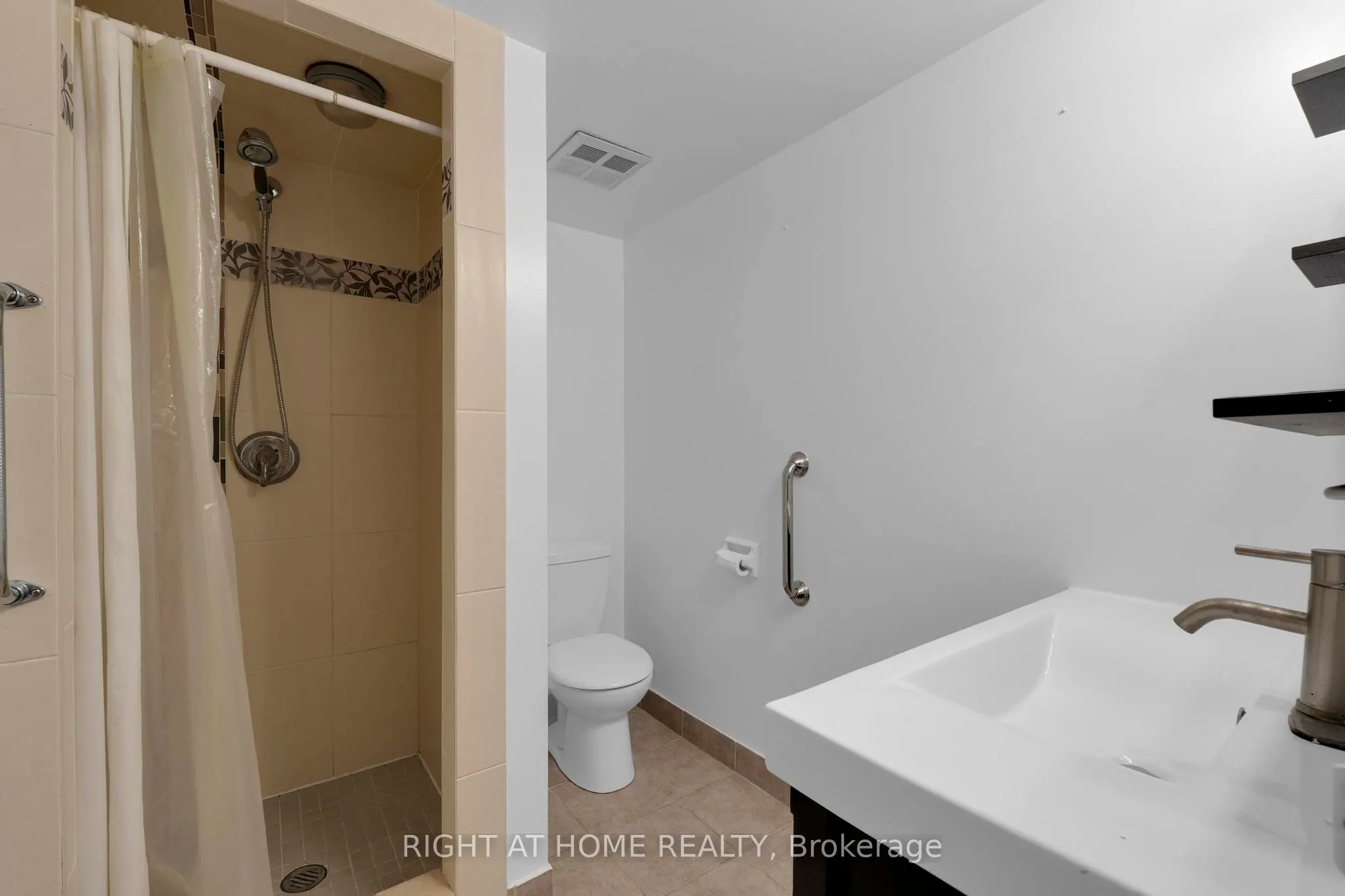 3650 Kaneff Crescent, #205