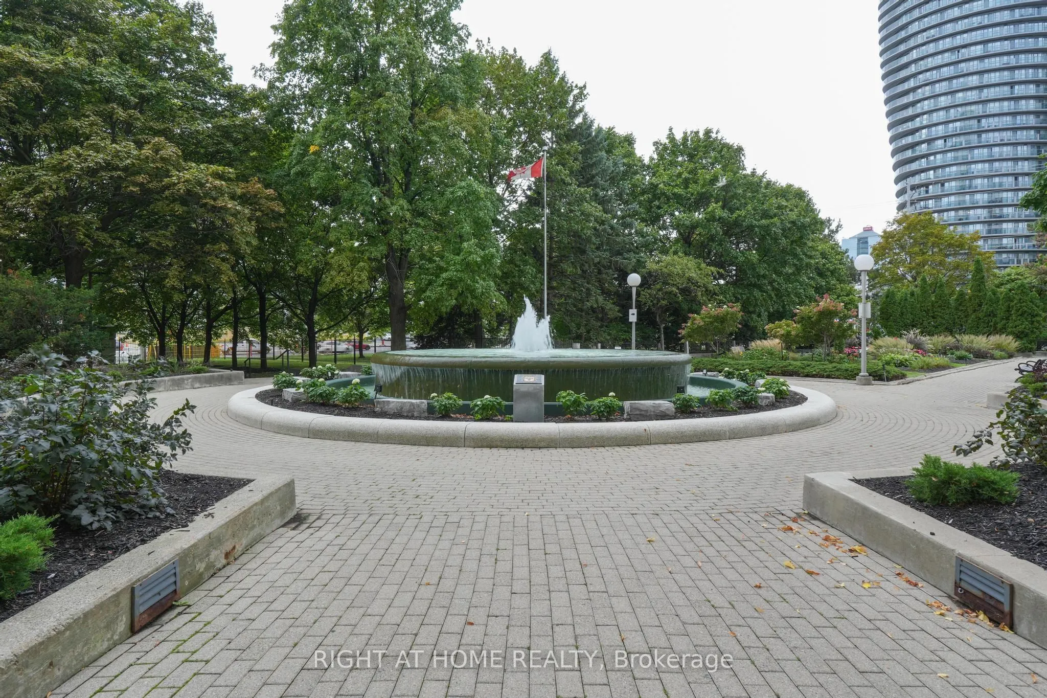 3650 Kaneff Crescent, #205