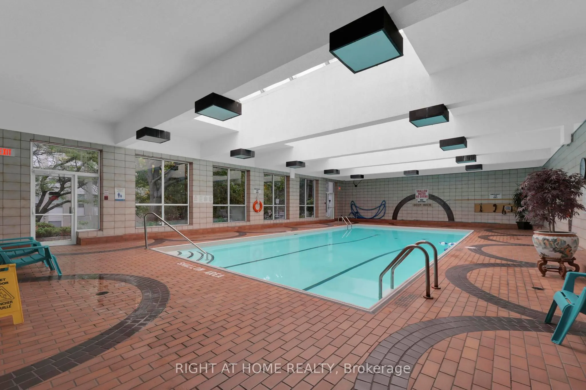 3650 Kaneff Crescent, #205