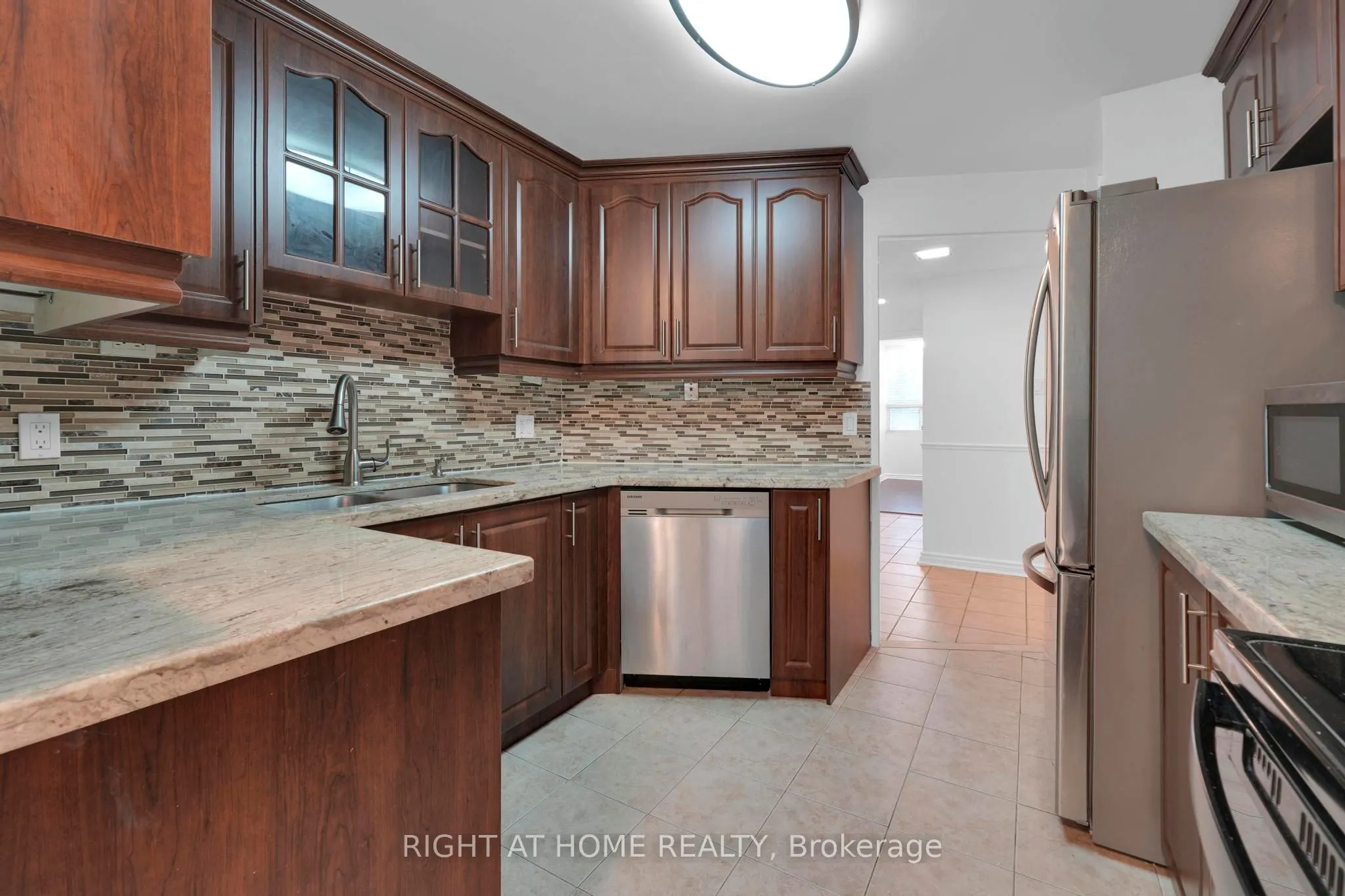 3650 Kaneff Crescent, #205