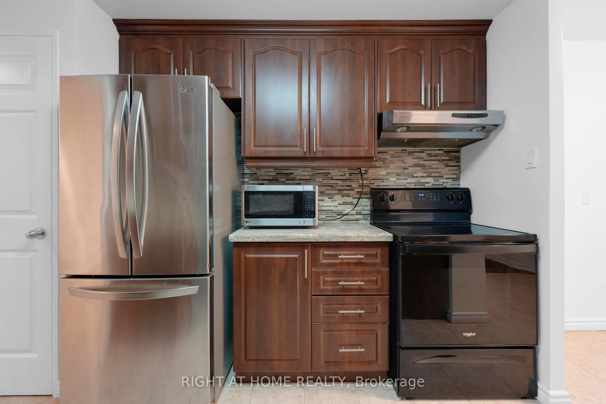 3650 Kaneff Crescent, #205