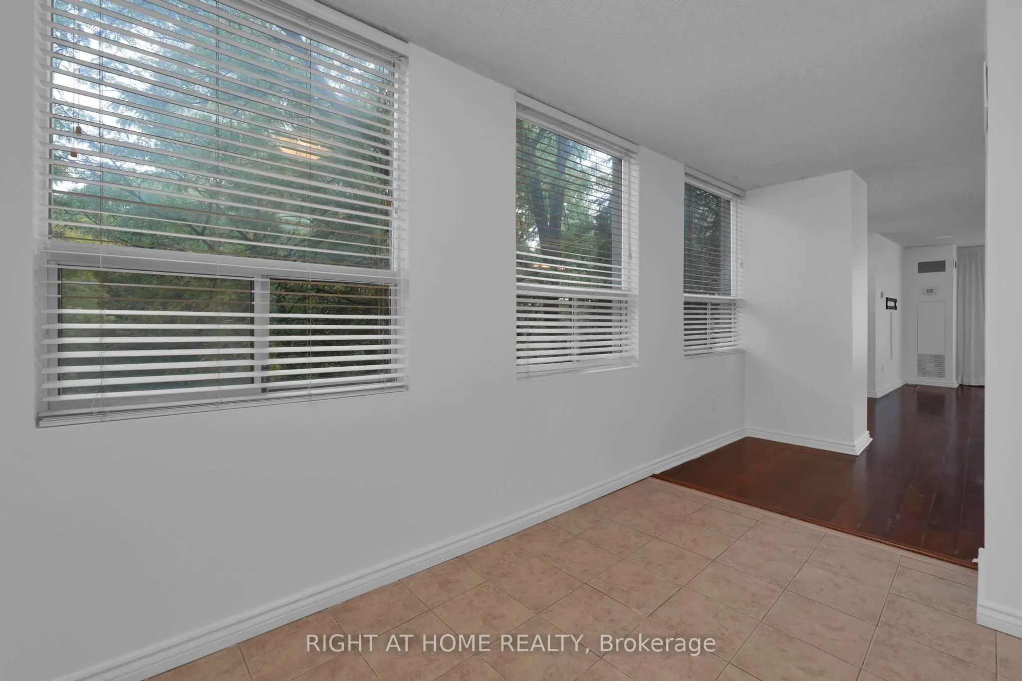 3650 Kaneff Crescent, #205