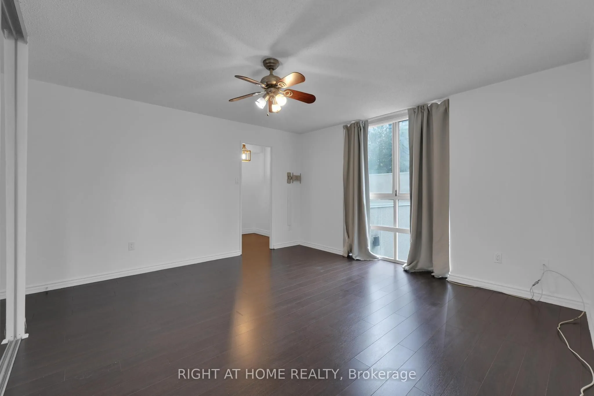 3650 Kaneff Crescent, #205