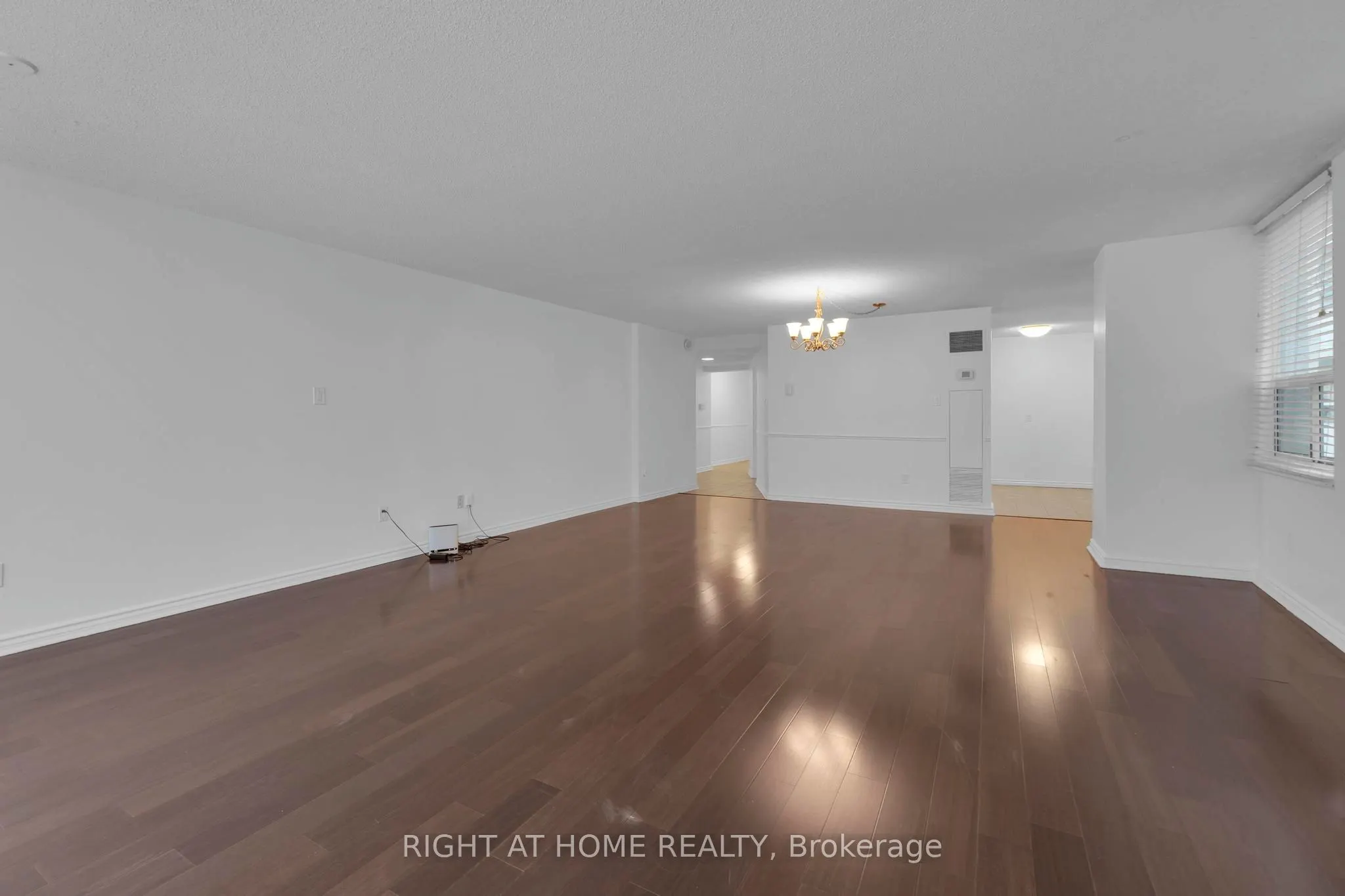 3650 Kaneff Crescent, #205