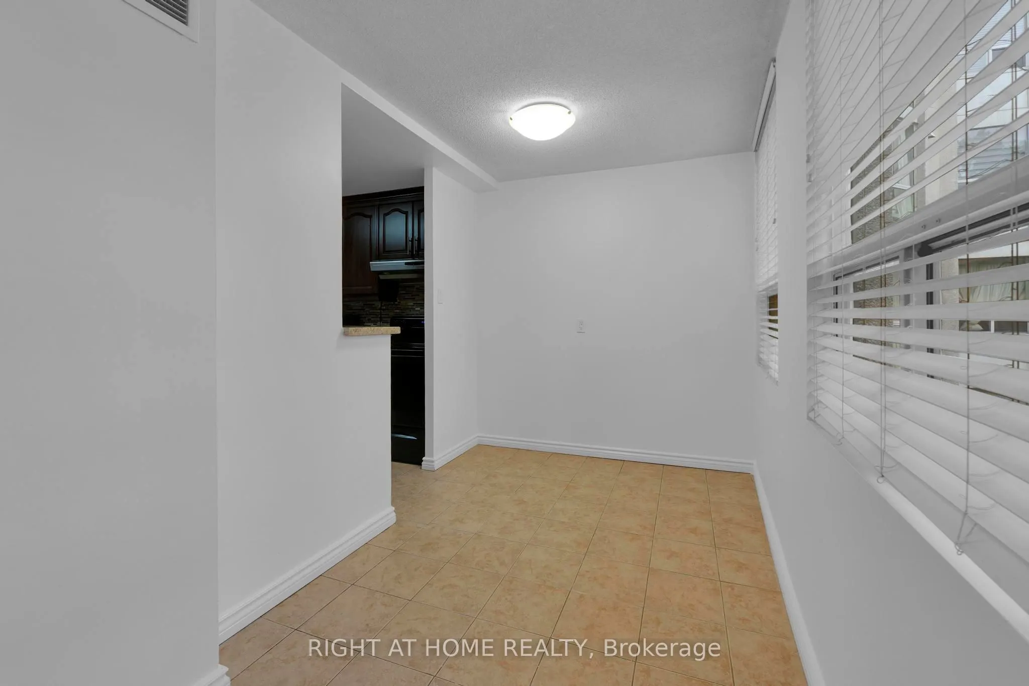 3650 Kaneff Crescent, #205