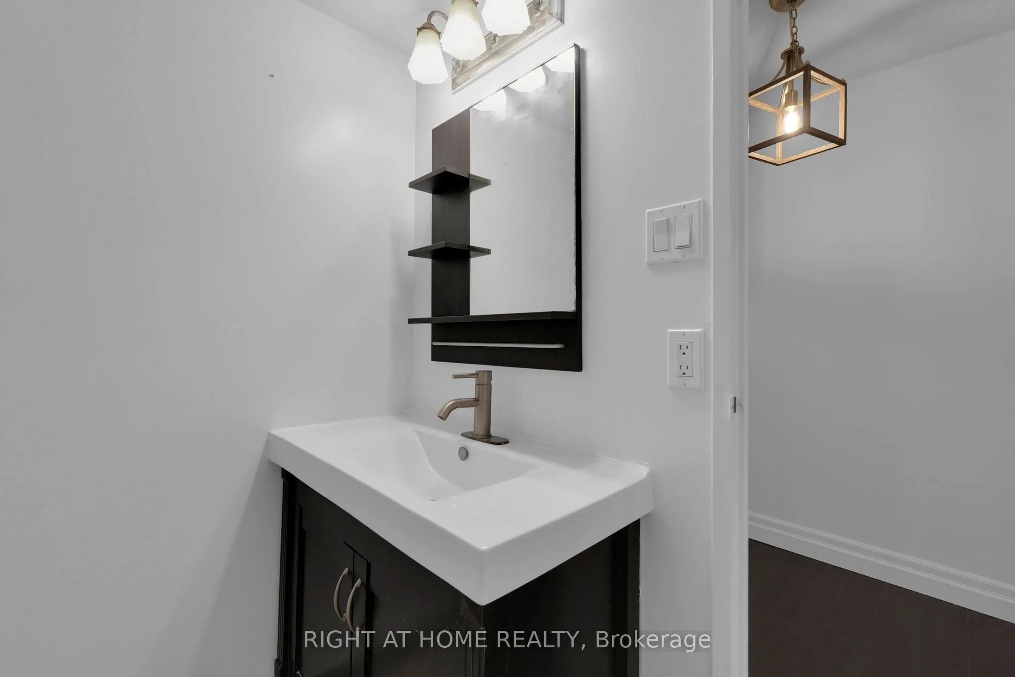 3650 Kaneff Crescent, #205
