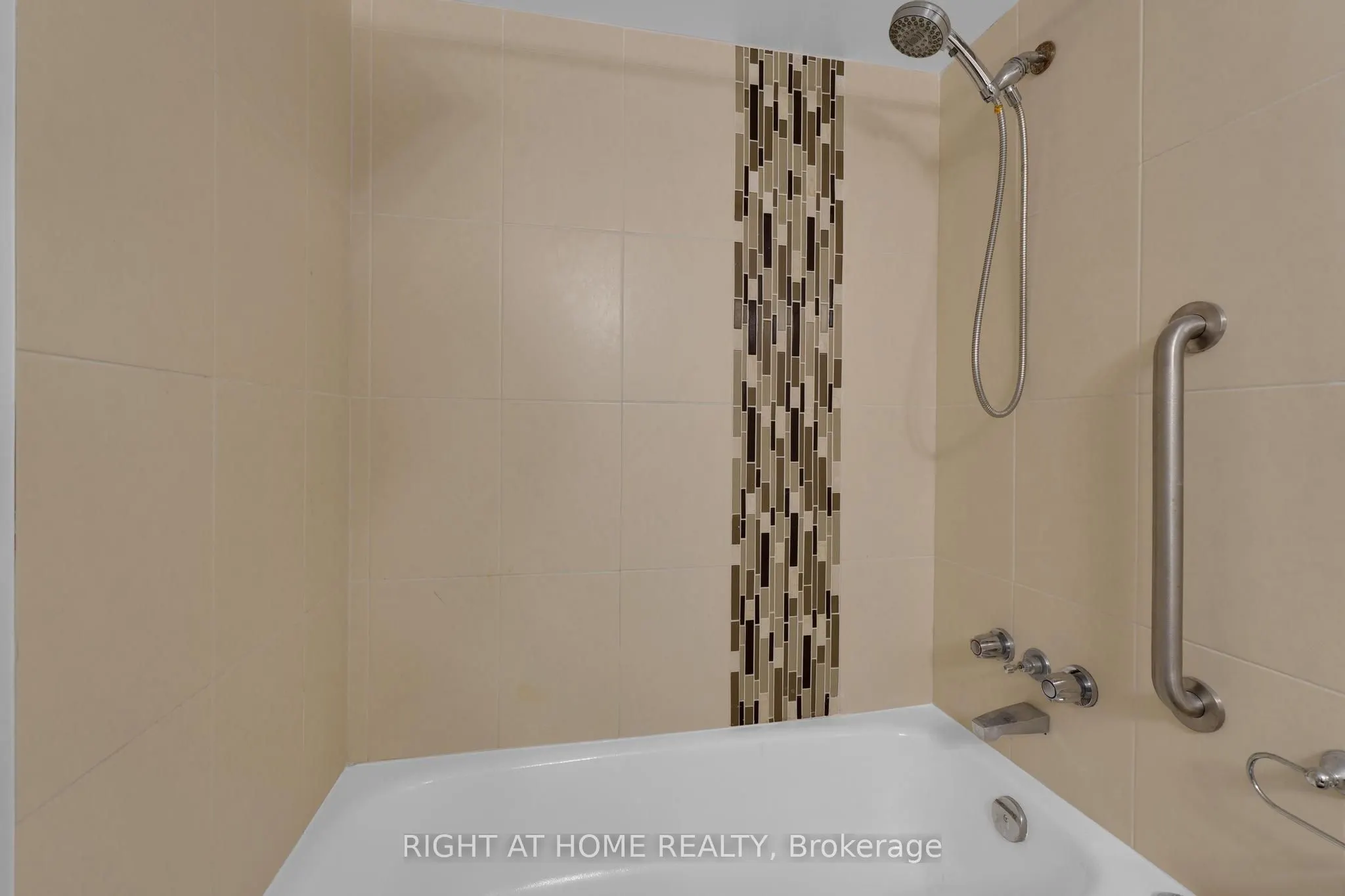 3650 Kaneff Crescent, #205