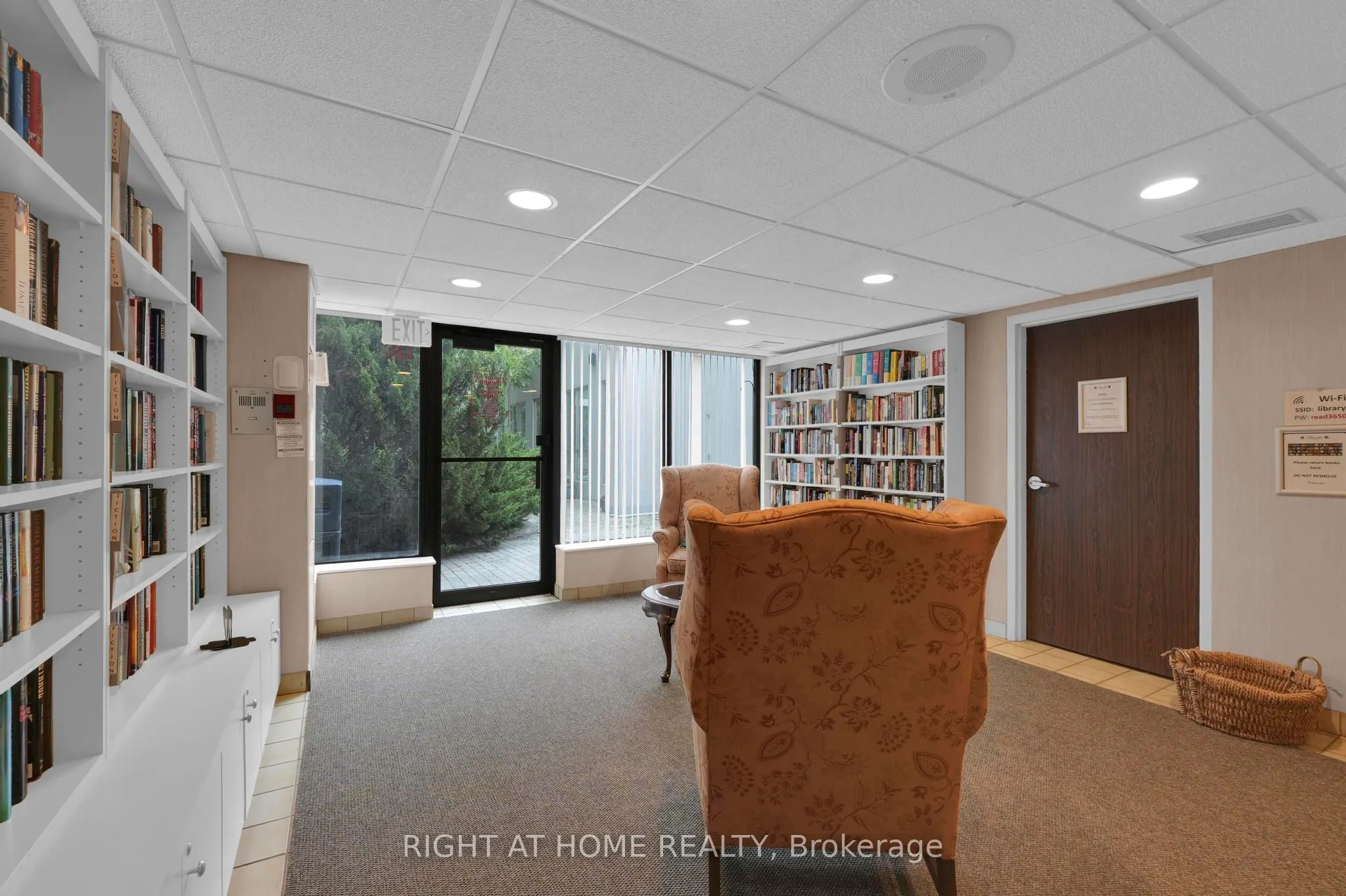 3650 Kaneff Crescent, #205