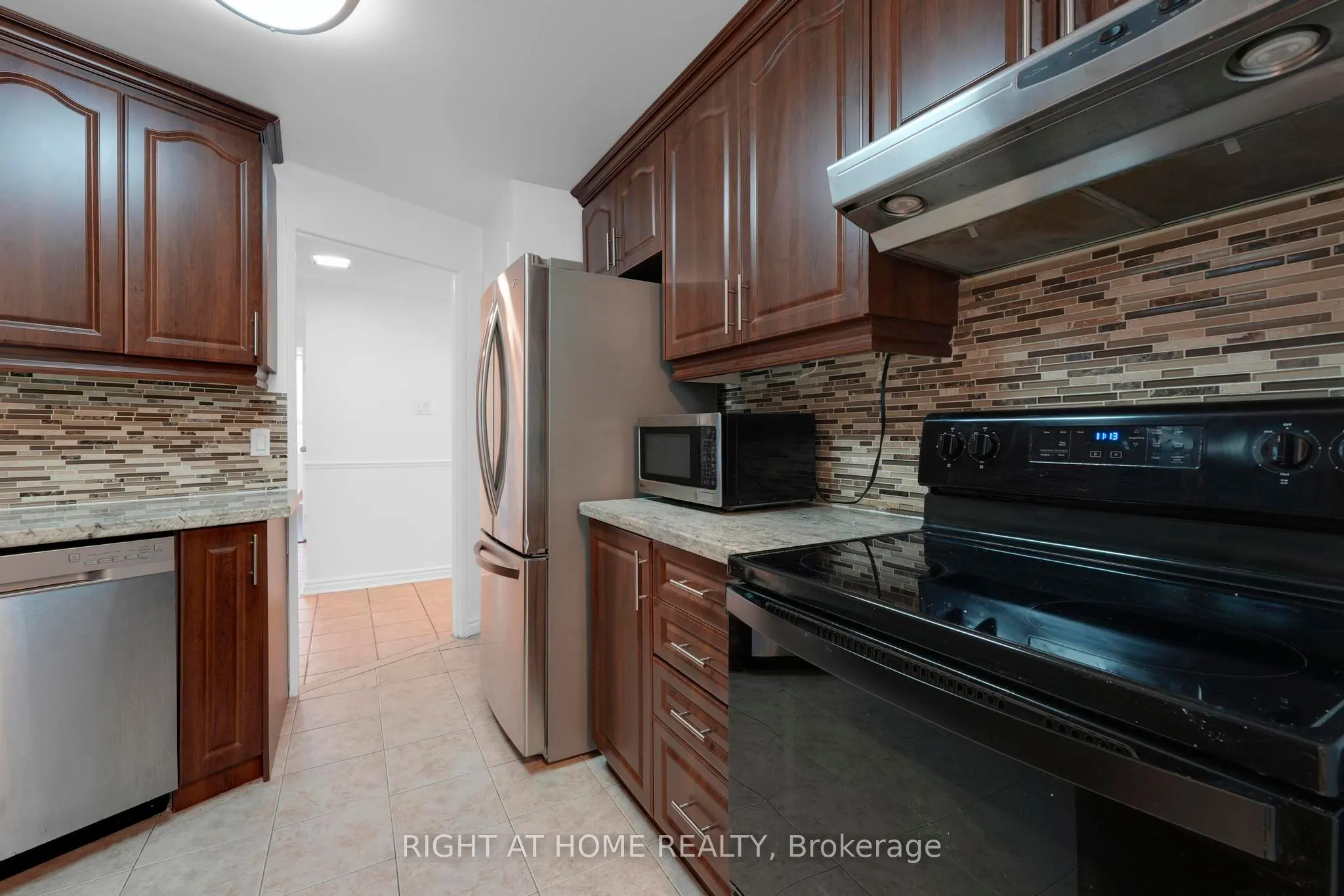 3650 Kaneff Crescent, #205