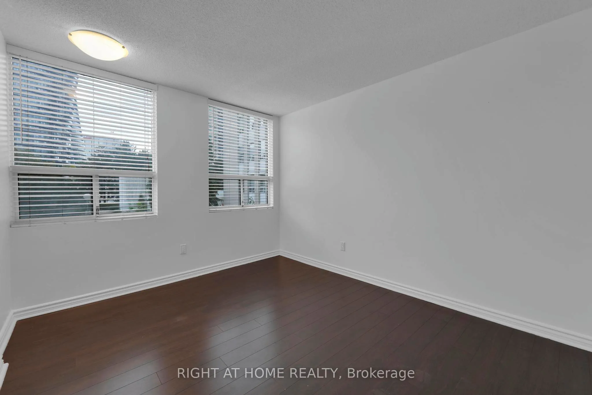 3650 Kaneff Crescent, #205
