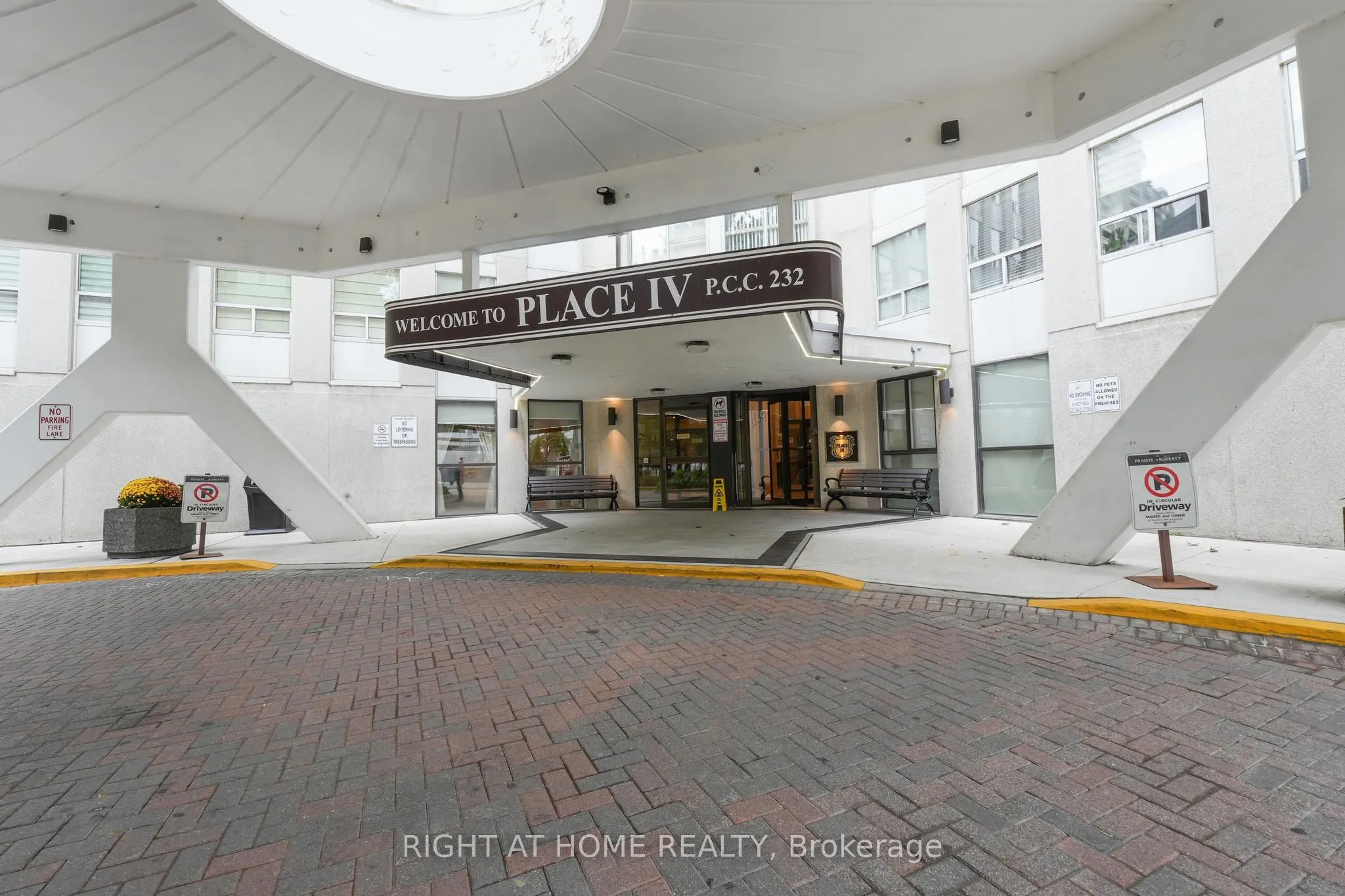 3650 Kaneff Crescent, #205