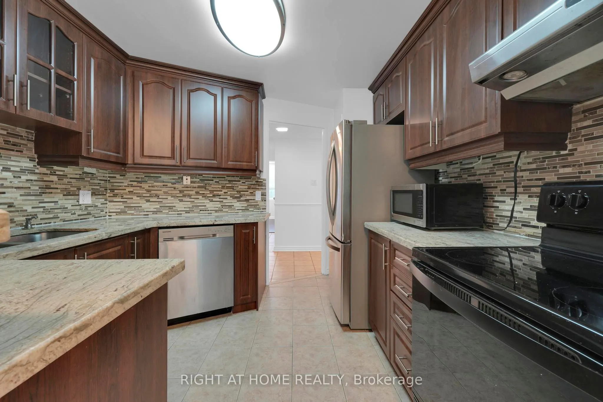 3650 Kaneff Crescent, #205