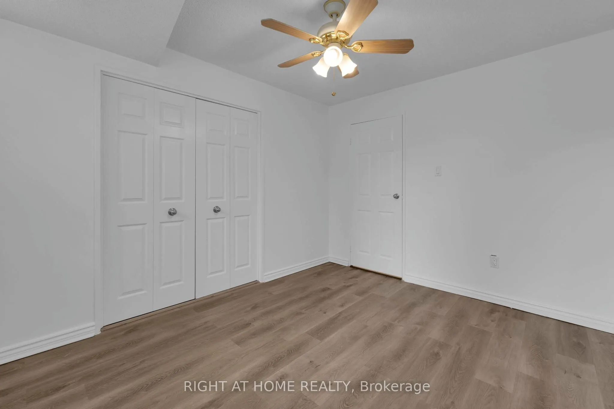 3650 Kaneff Crescent, #205