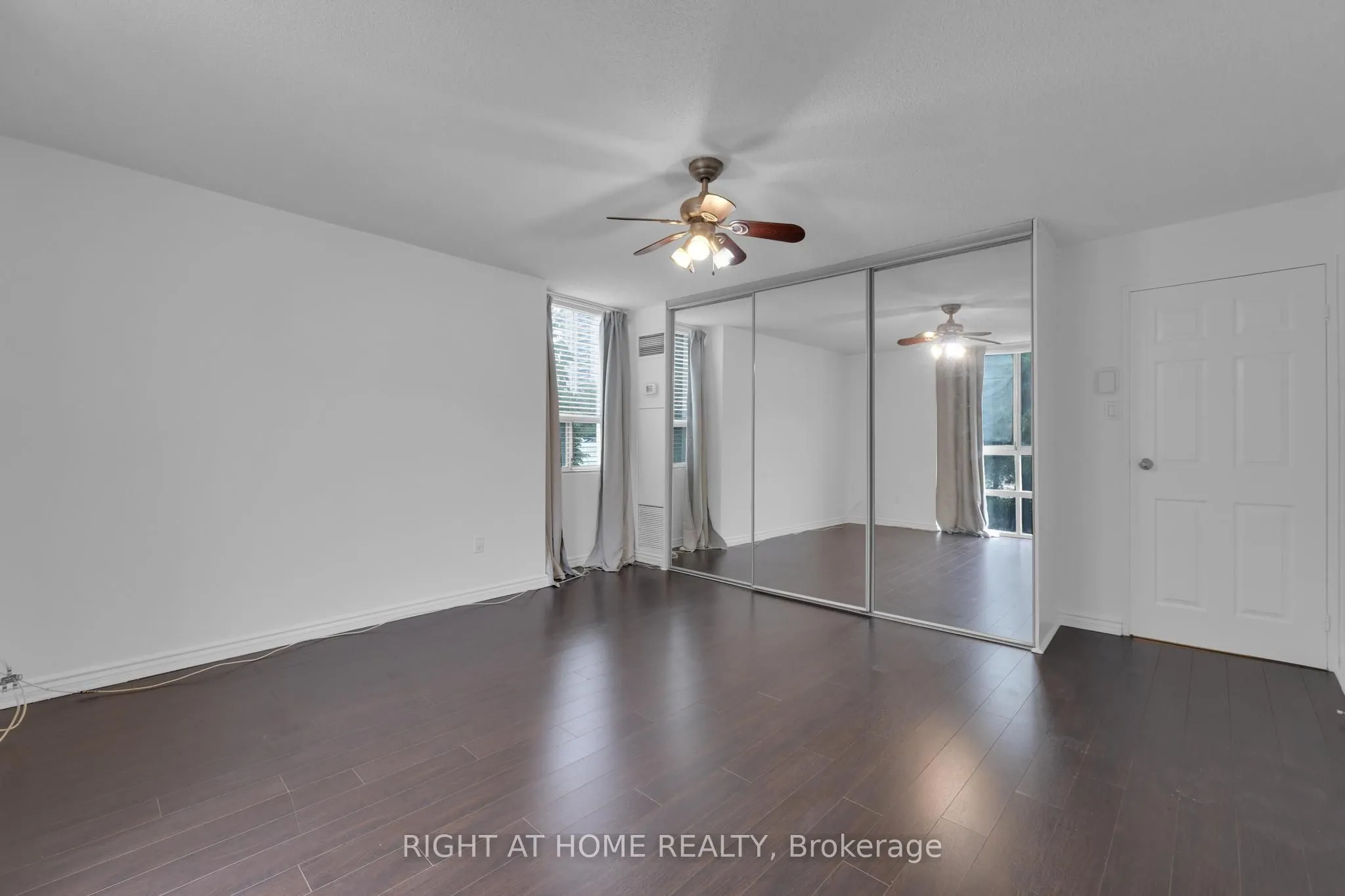 3650 Kaneff Crescent, #205