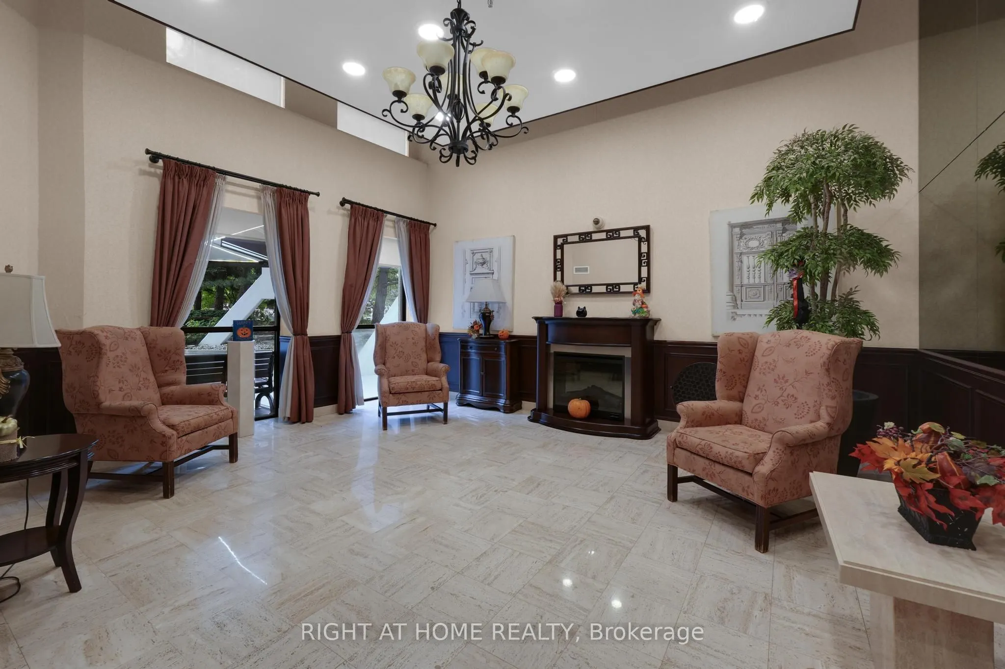 3650 Kaneff Crescent, #205