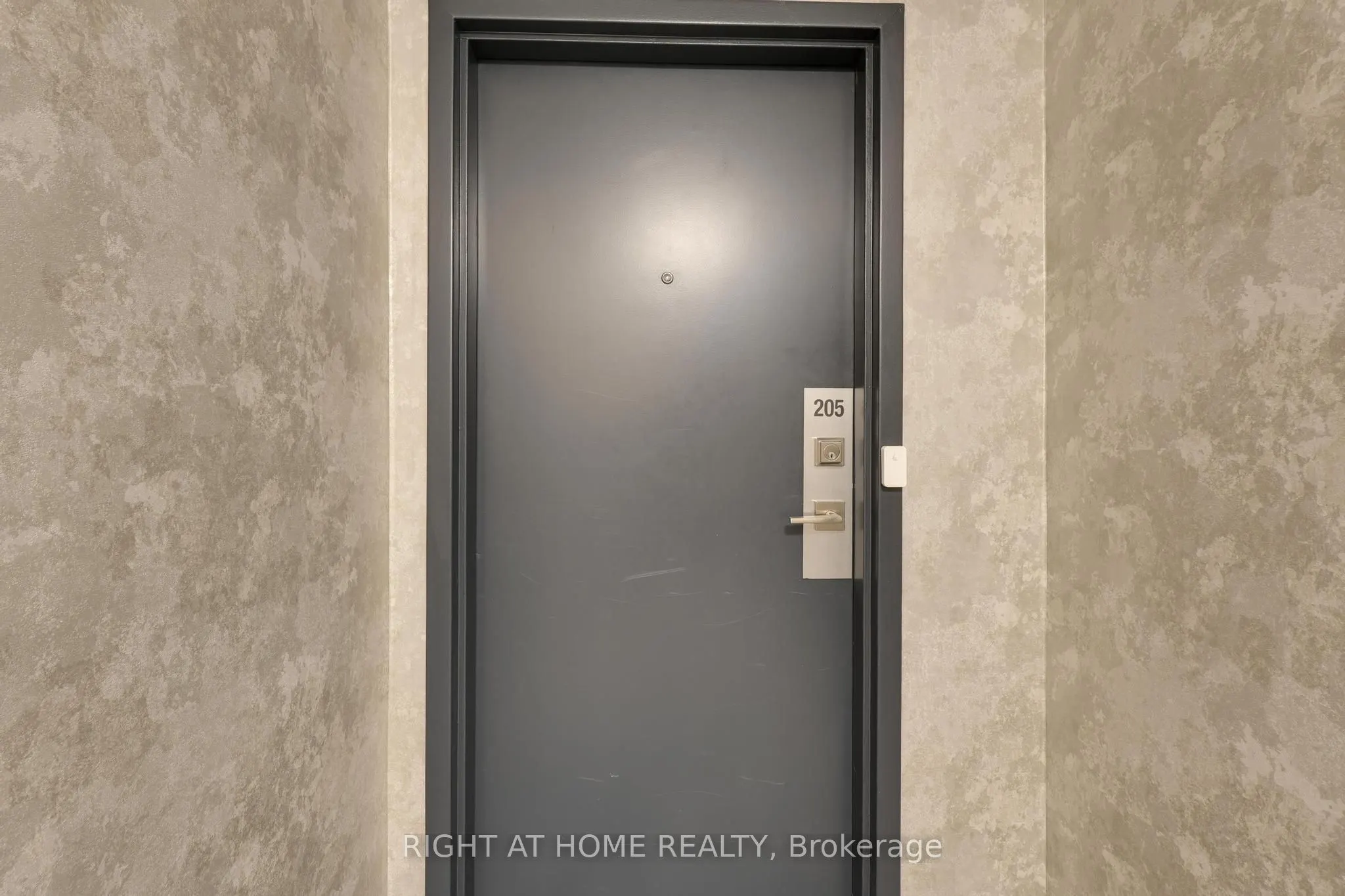 3650 Kaneff Crescent, #205