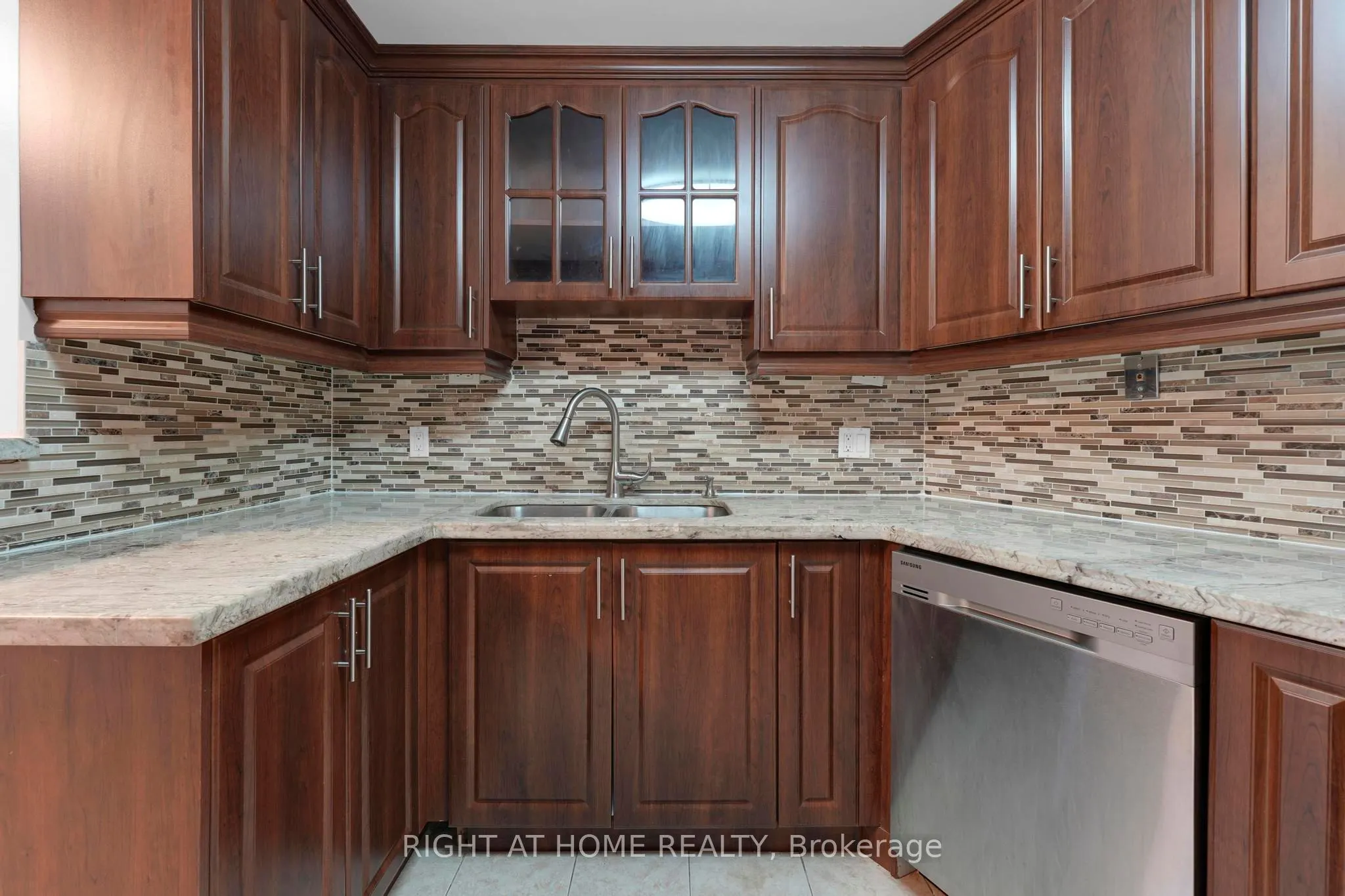 3650 Kaneff Crescent, #205