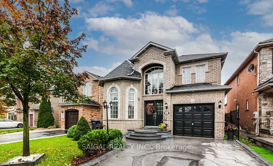 86 Queen Mary Drive