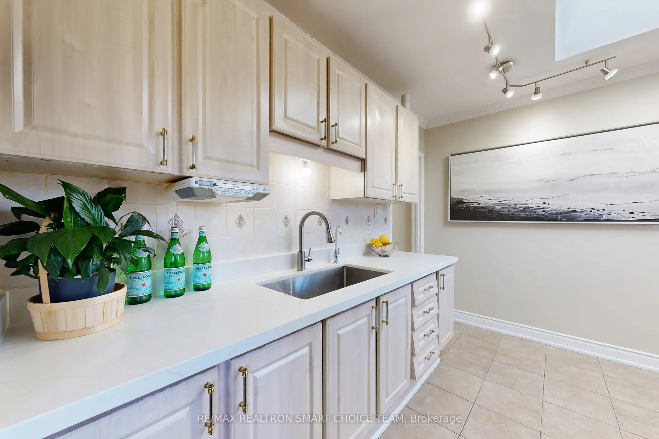 16 Frith Road