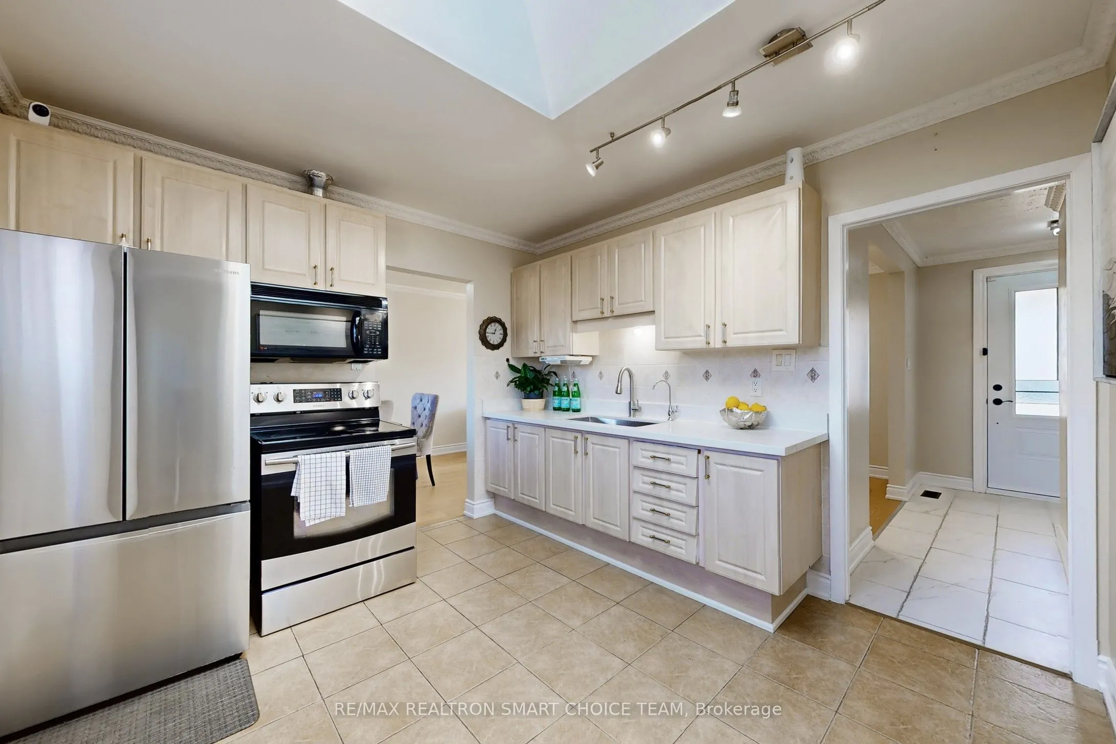 16 Frith Road