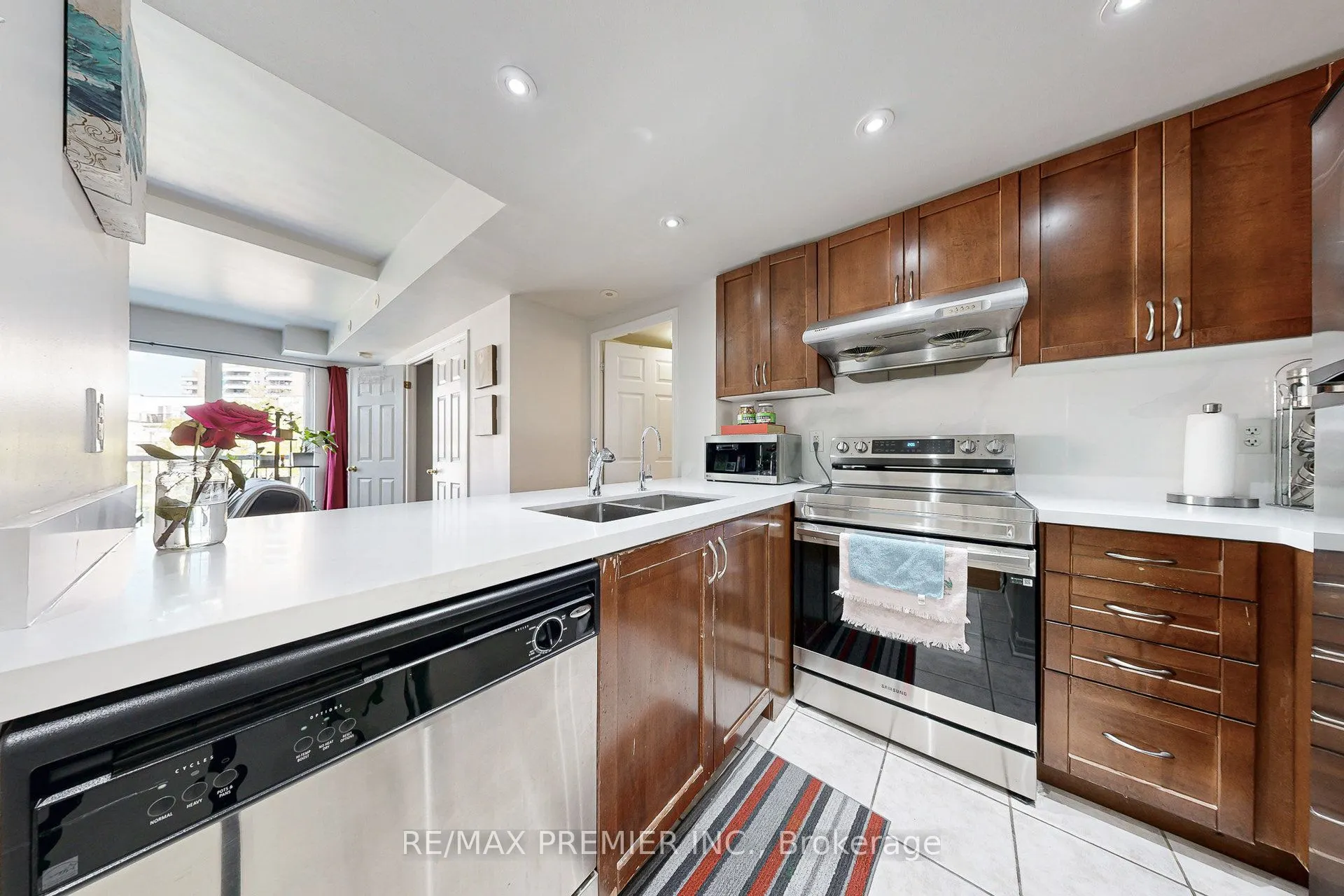 3033 Finch Avenue, #2046