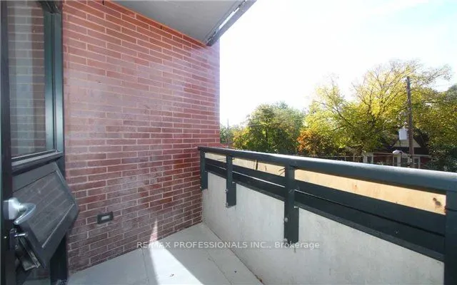 383 Sorauren Avenue, #305
