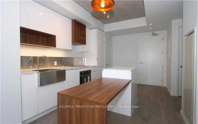 383 Sorauren Avenue, #305