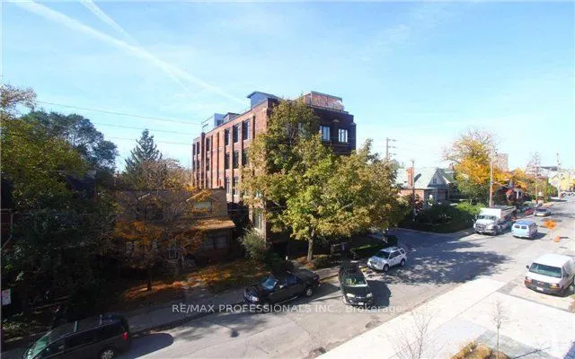 383 Sorauren Avenue, #305