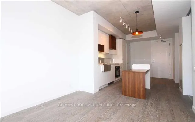 383 Sorauren Avenue, #305