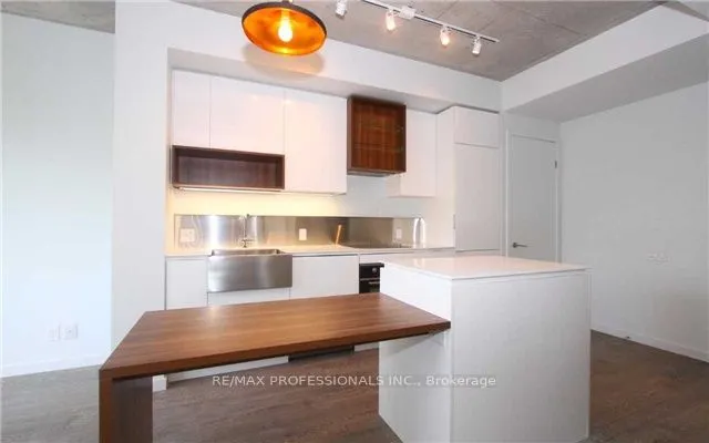 383 Sorauren Avenue, #305