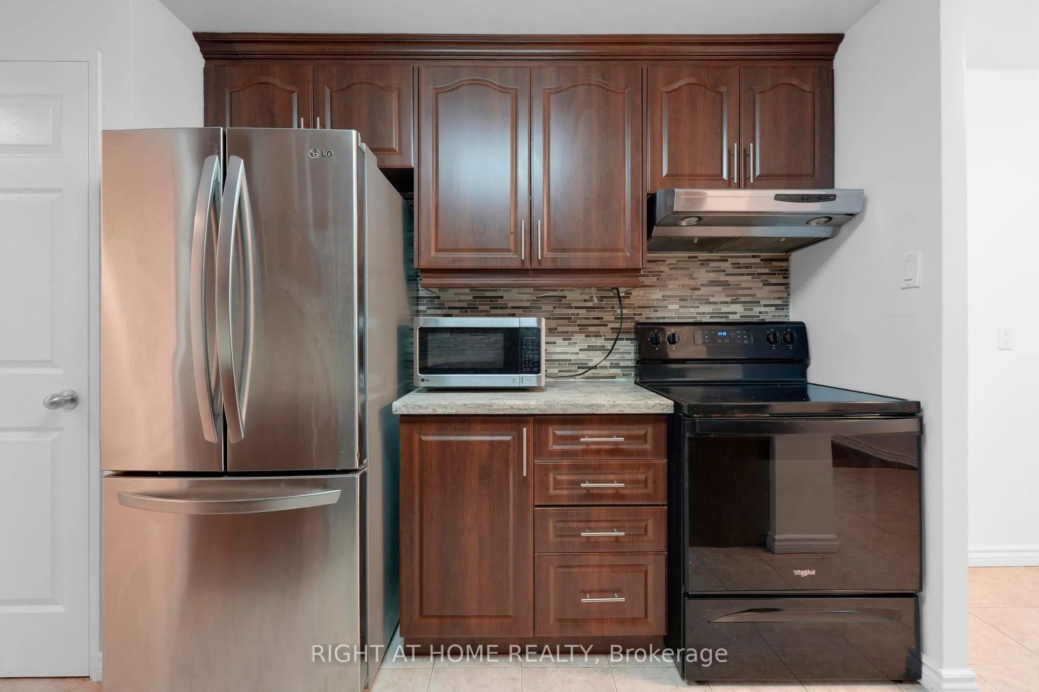3650 Kaneff Crescent, #205