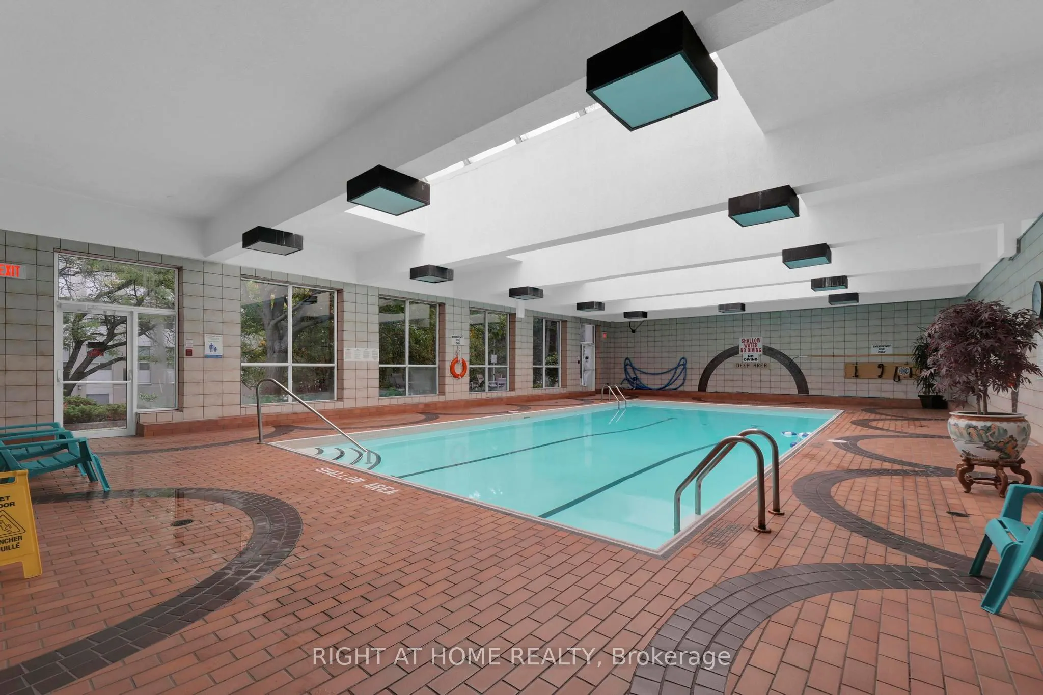 3650 Kaneff Crescent, #205