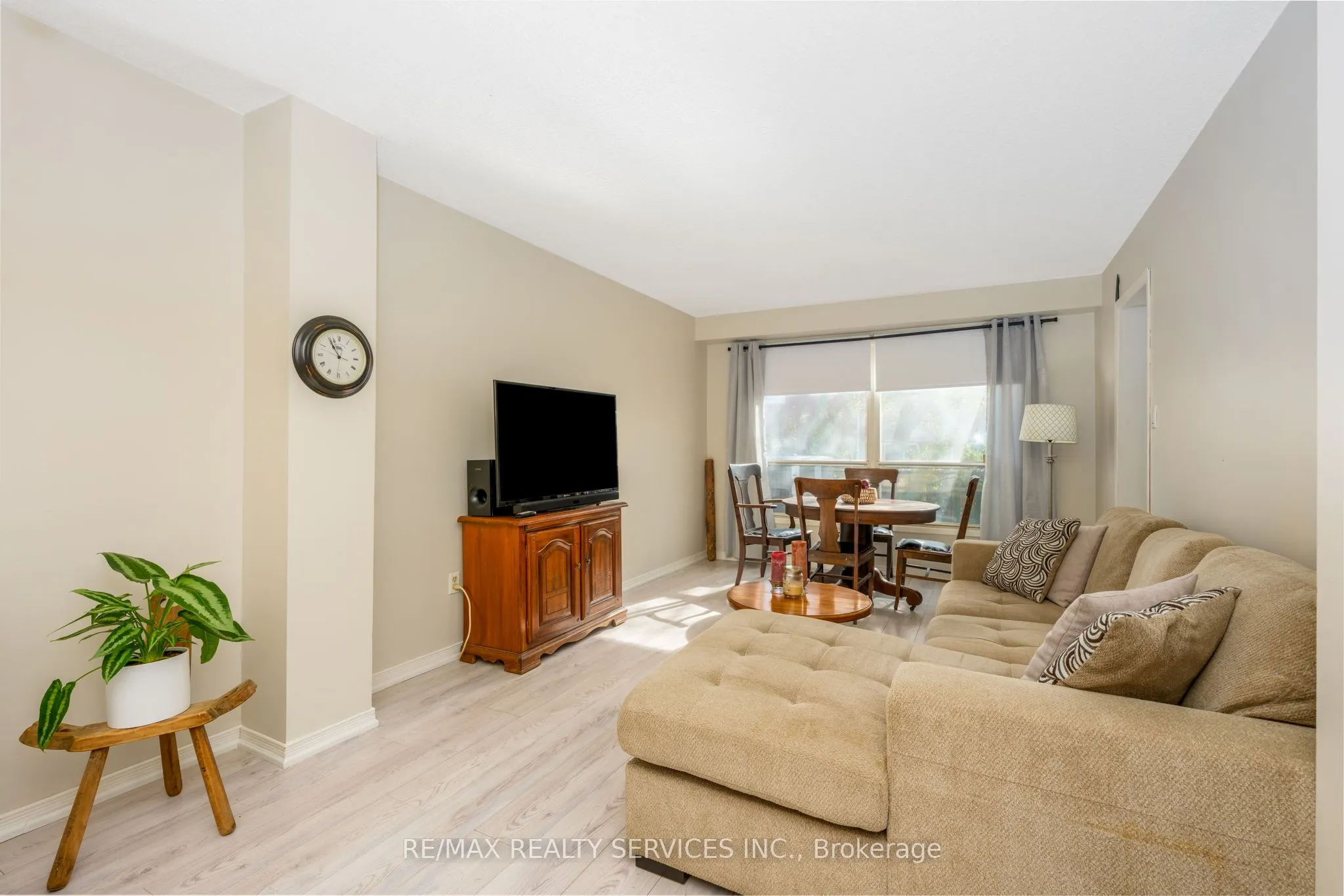 79 Royal Salisbury Way
