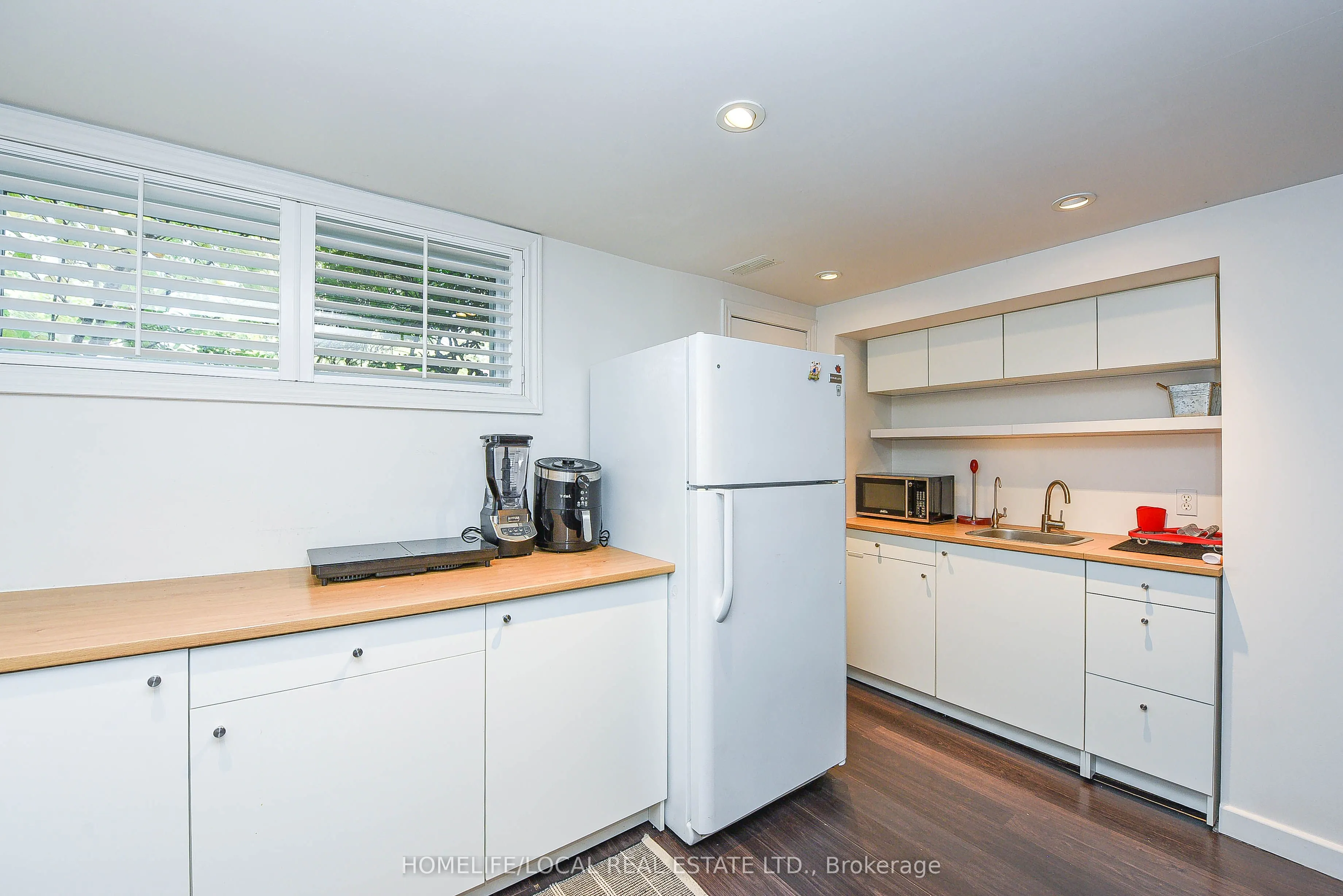 570 Exbury Crescent