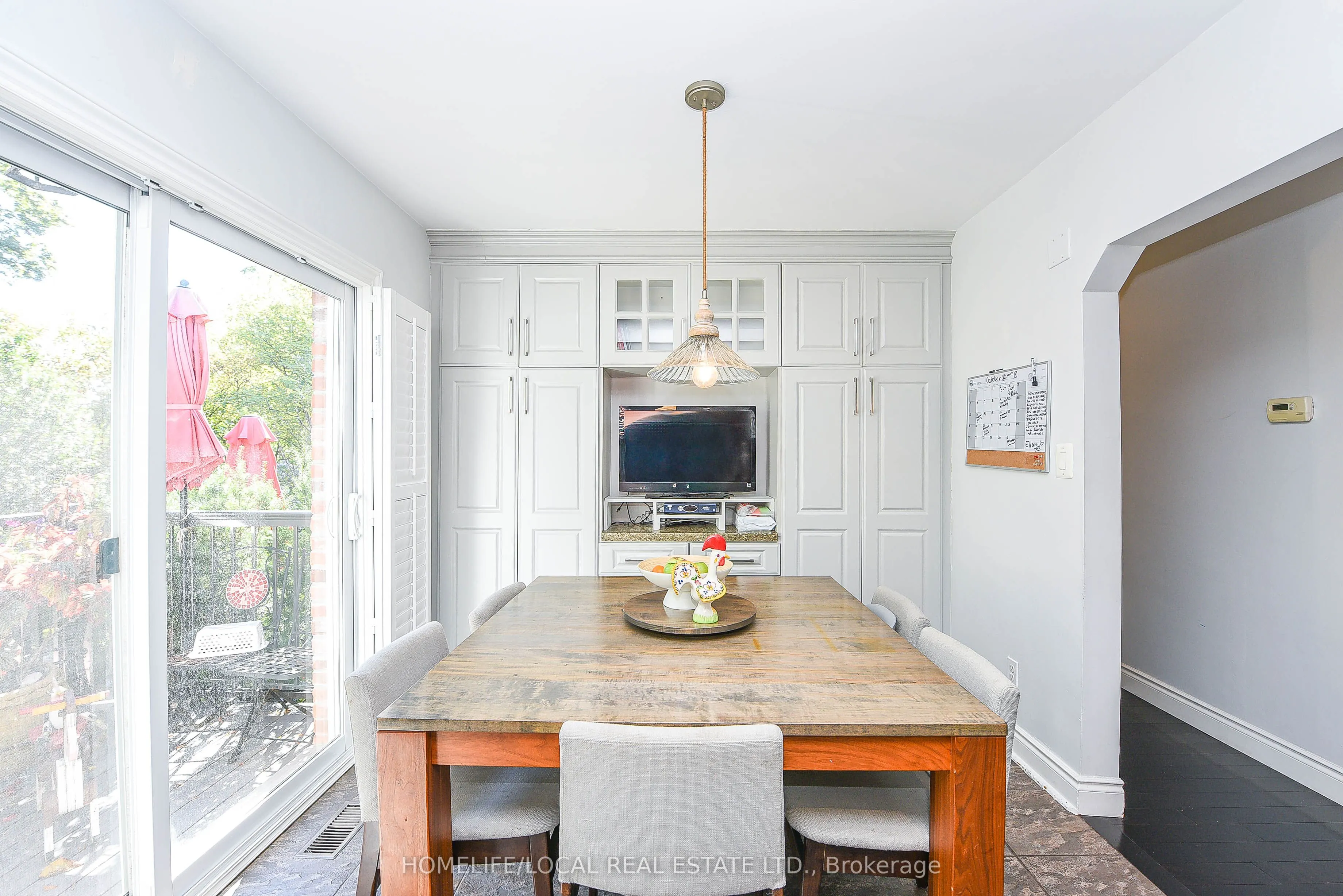 570 Exbury Crescent