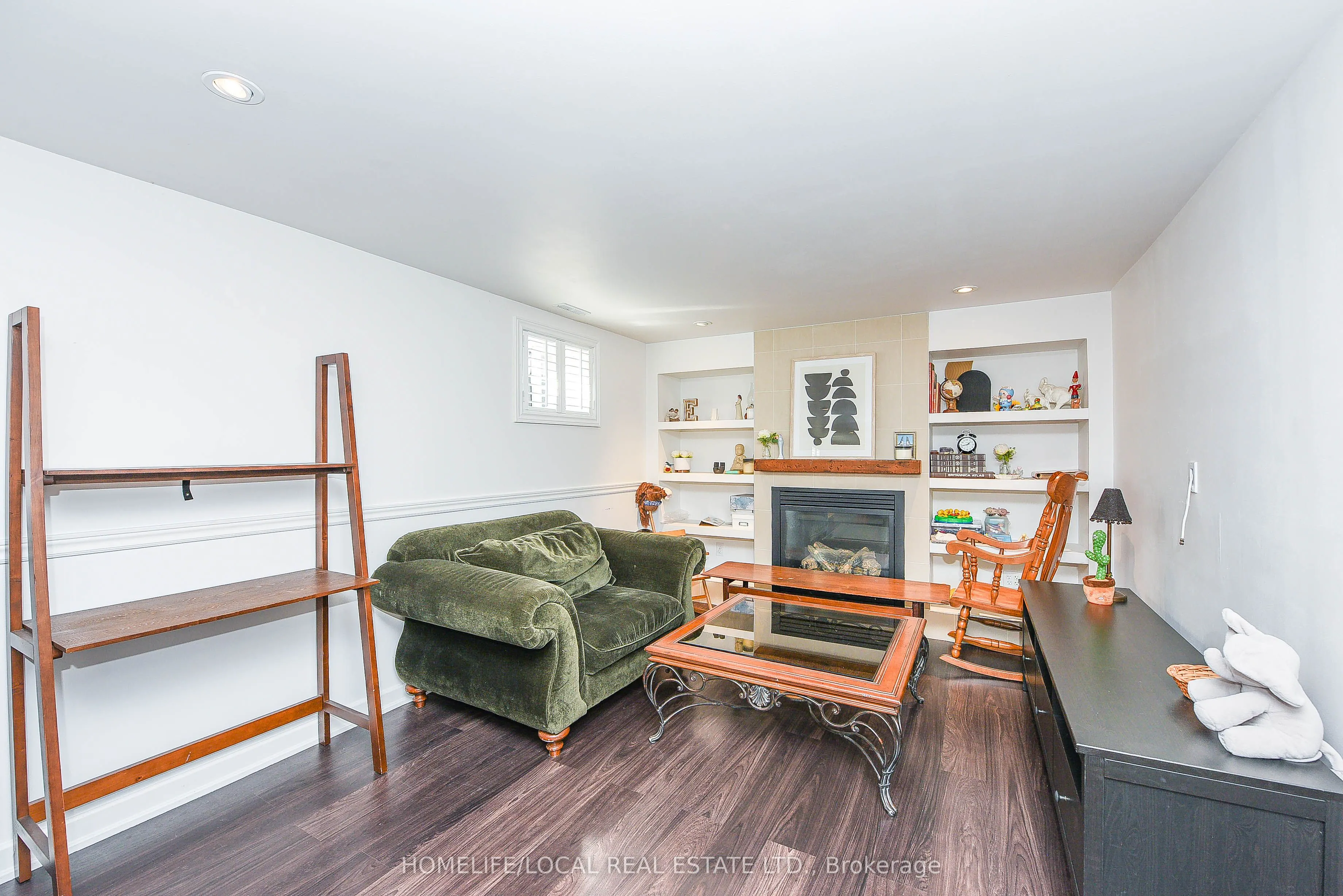 570 Exbury Crescent