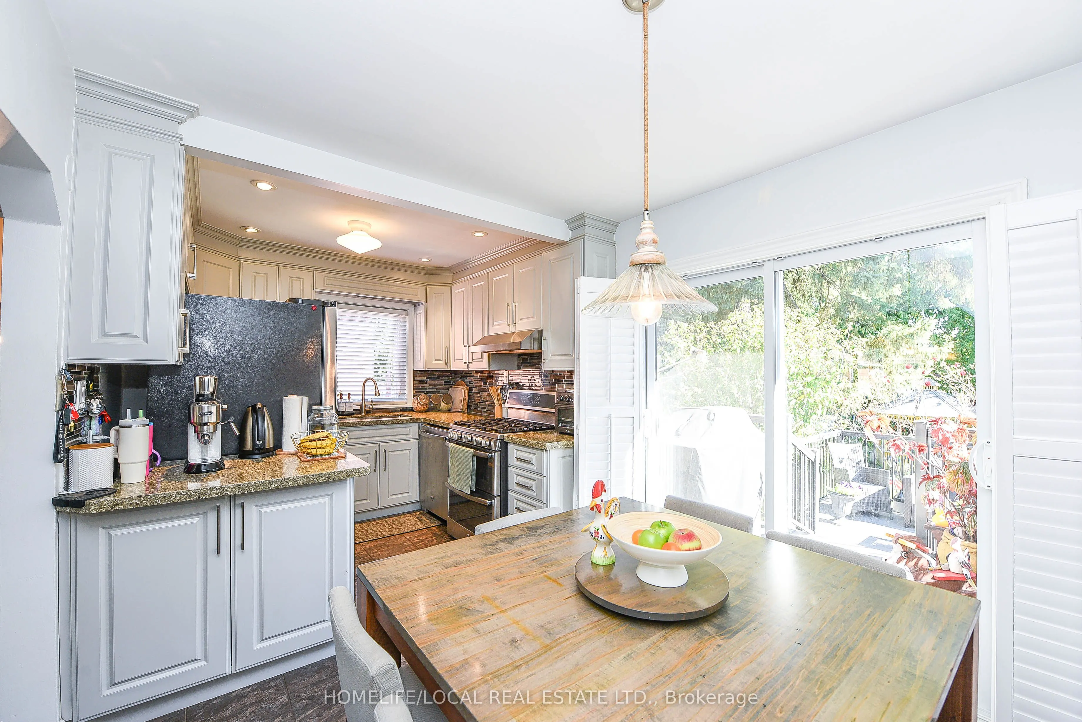 570 Exbury Crescent