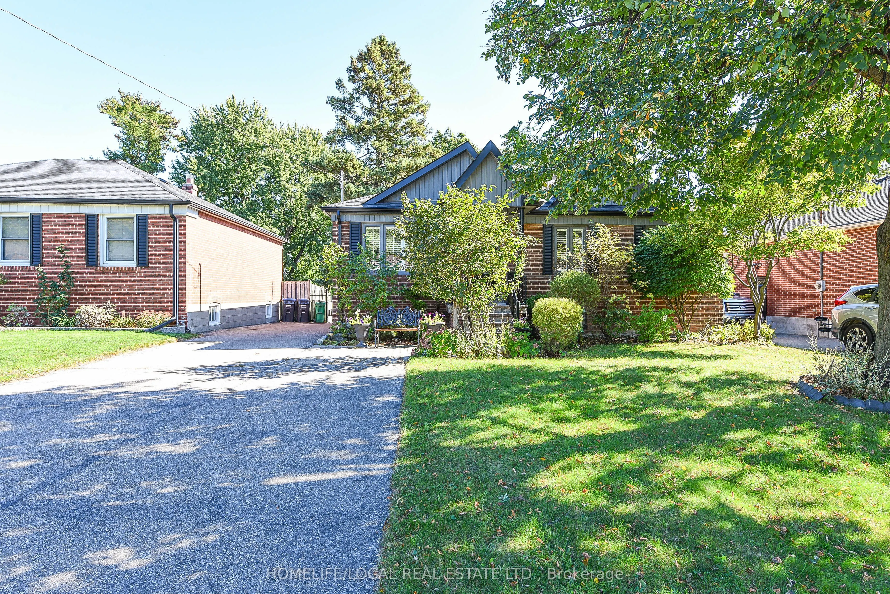 570 Exbury Crescent