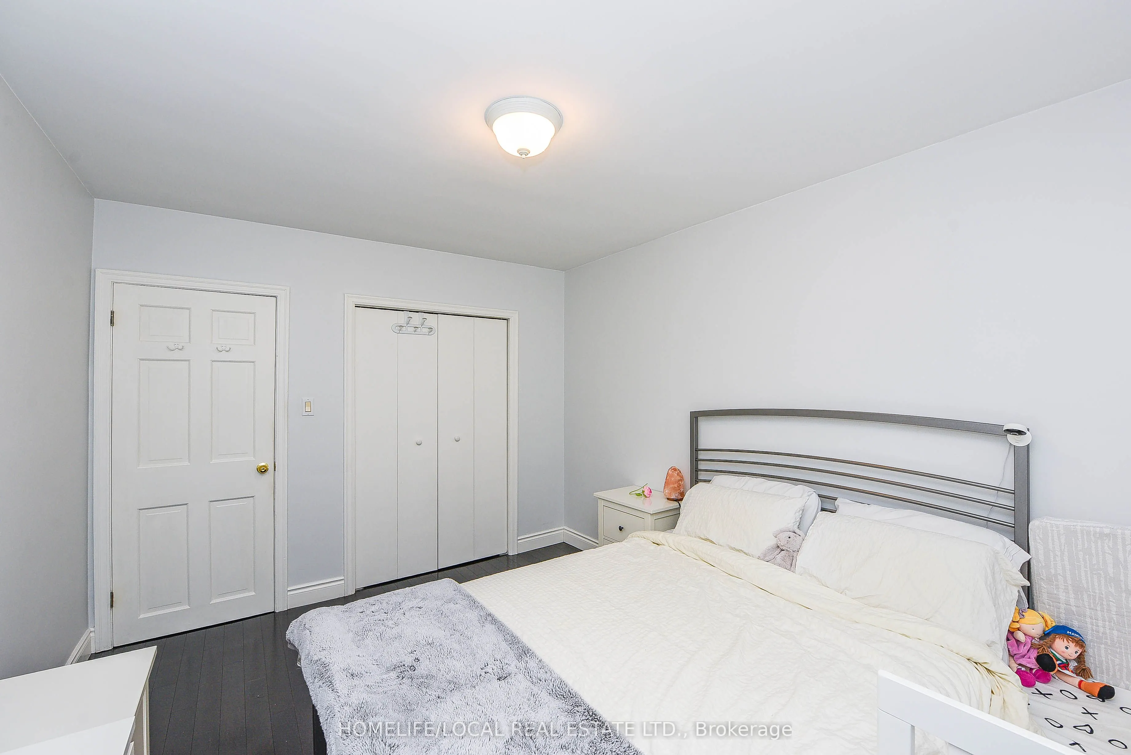 570 Exbury Crescent