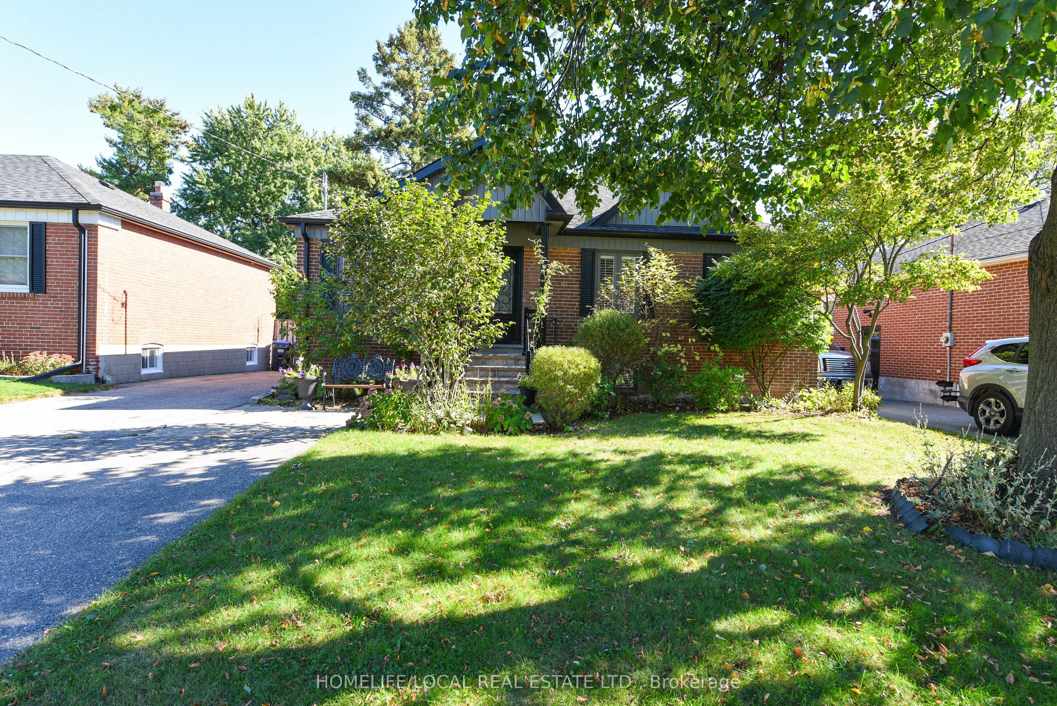 570 Exbury Crescent