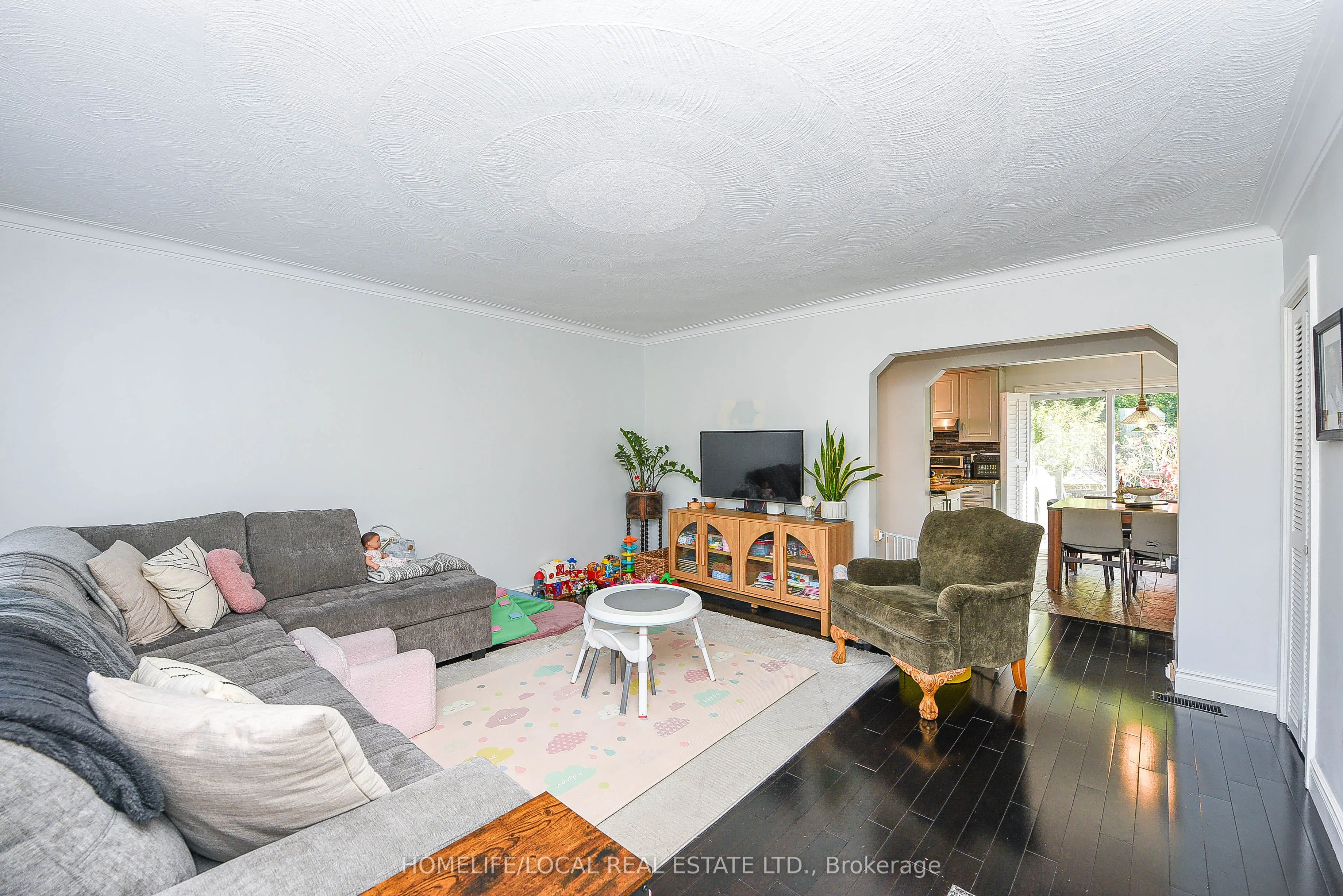 570 Exbury Crescent