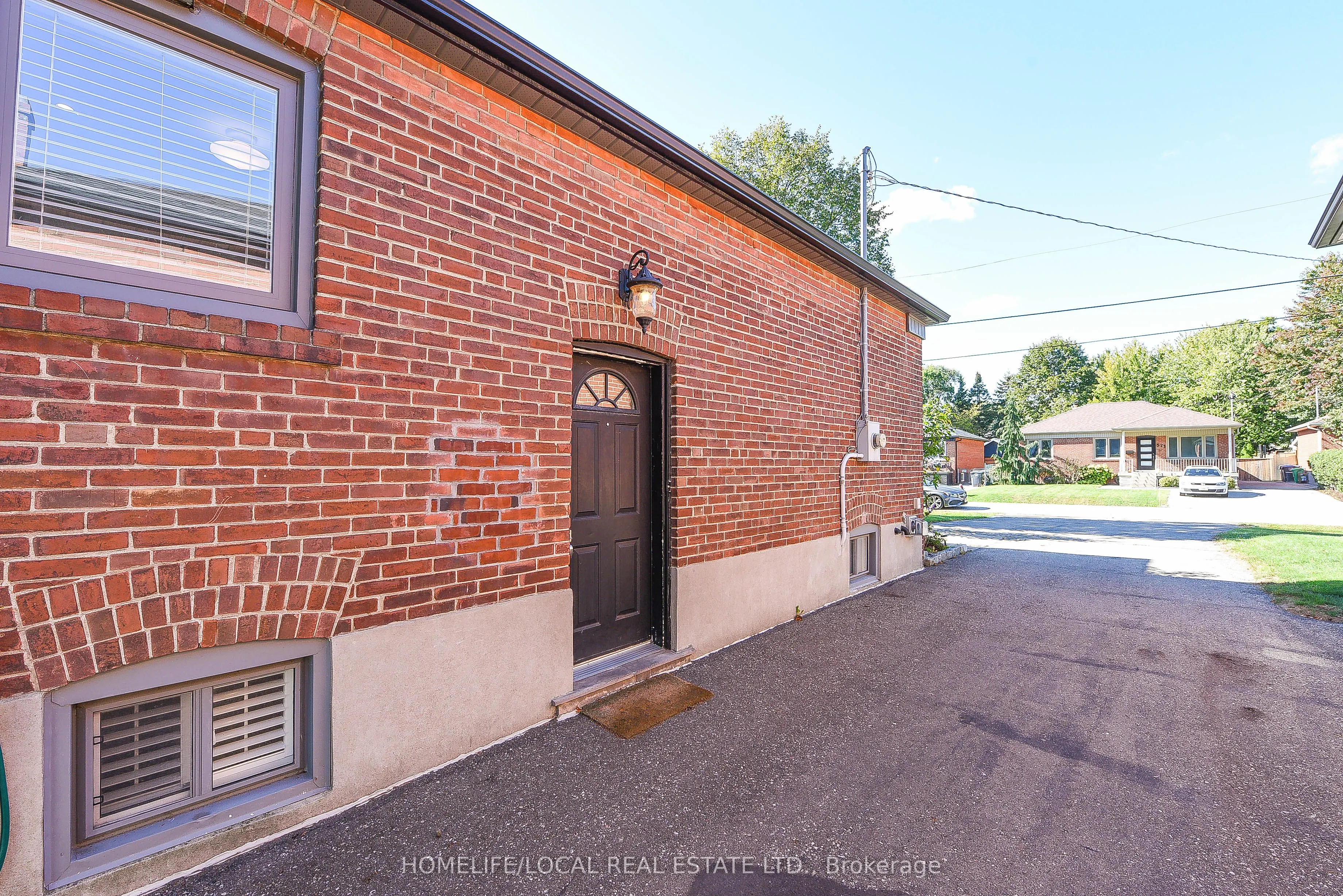 570 Exbury Crescent