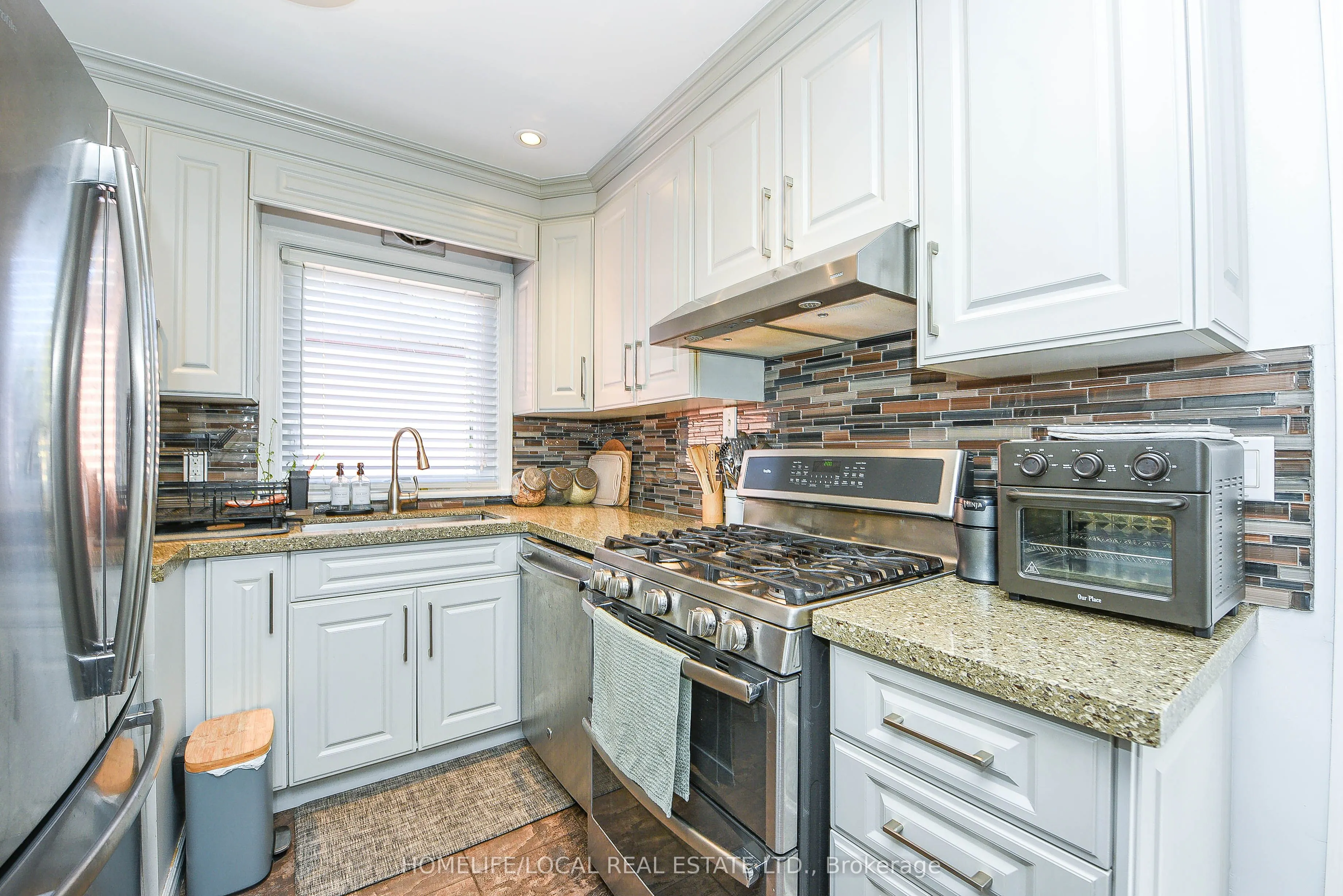 570 Exbury Crescent